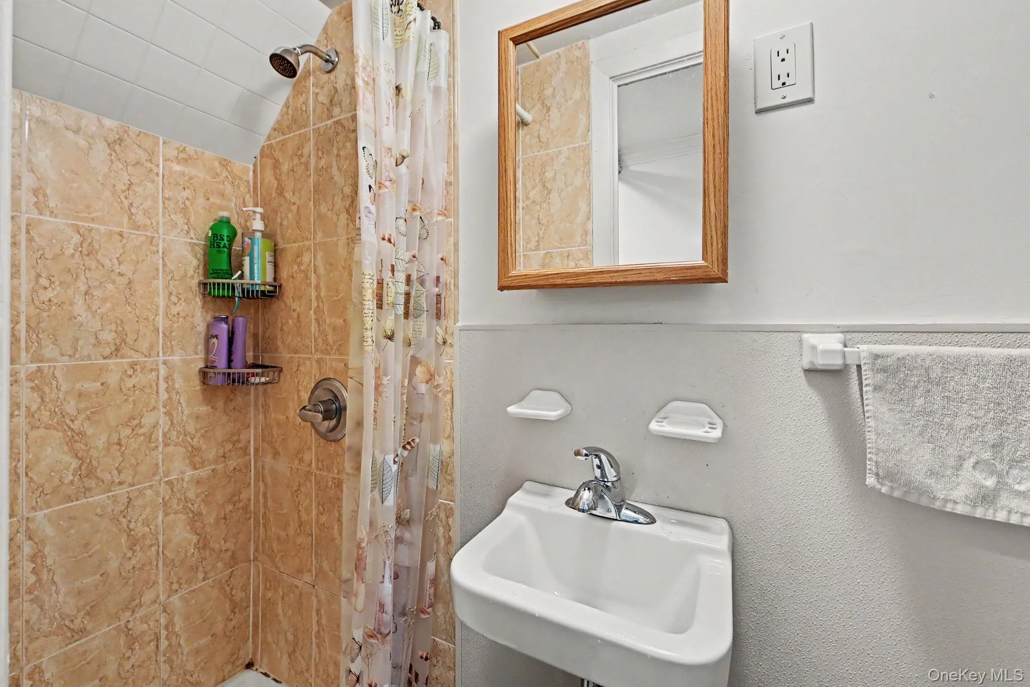 25-19 76th Street, New York, NY, 3 Bedrooms Bedrooms, 8 Rooms Rooms,2 BathroomsBathrooms,Residential,For Rent,76th,0,1019689 25-19 76th Street, New York, NY, 3 Bedrooms Bedrooms, 8 Rooms Rooms,2 BathroomsBathrooms,Residential,For Rent,76th,0,1019689
