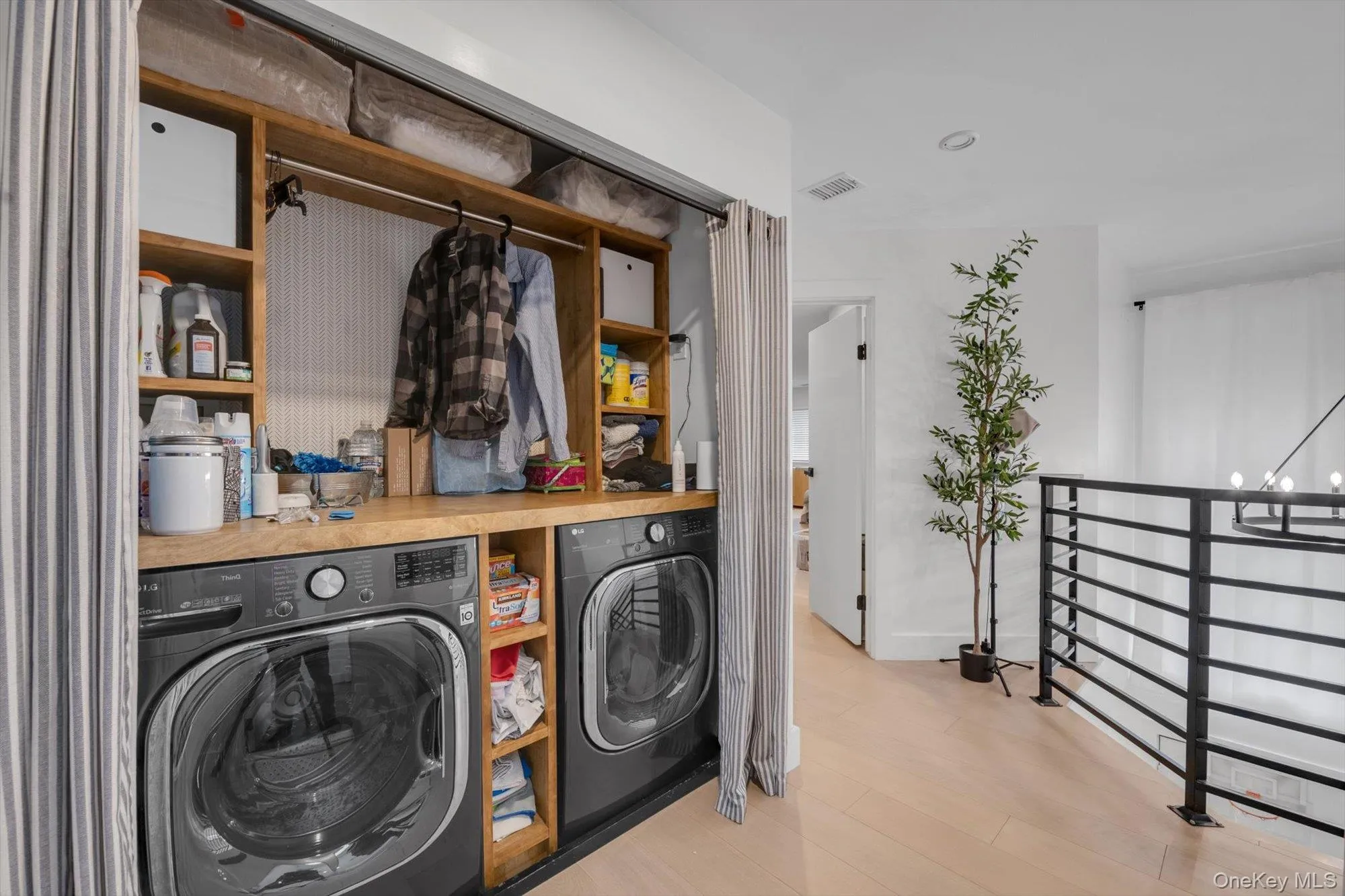 49 Wimbledon Drive, North Hempstead, NY, 3 Bedrooms Bedrooms, 7 Rooms Rooms,2 BathroomsBathrooms,Residential,For Rent,Wimbledon,0,1019690 49 Wimbledon Drive, North Hempstead, NY, 3 Bedrooms Bedrooms, 7 Rooms Rooms,2 BathroomsBathrooms,Residential,For Rent,Wimbledon,0,1019690