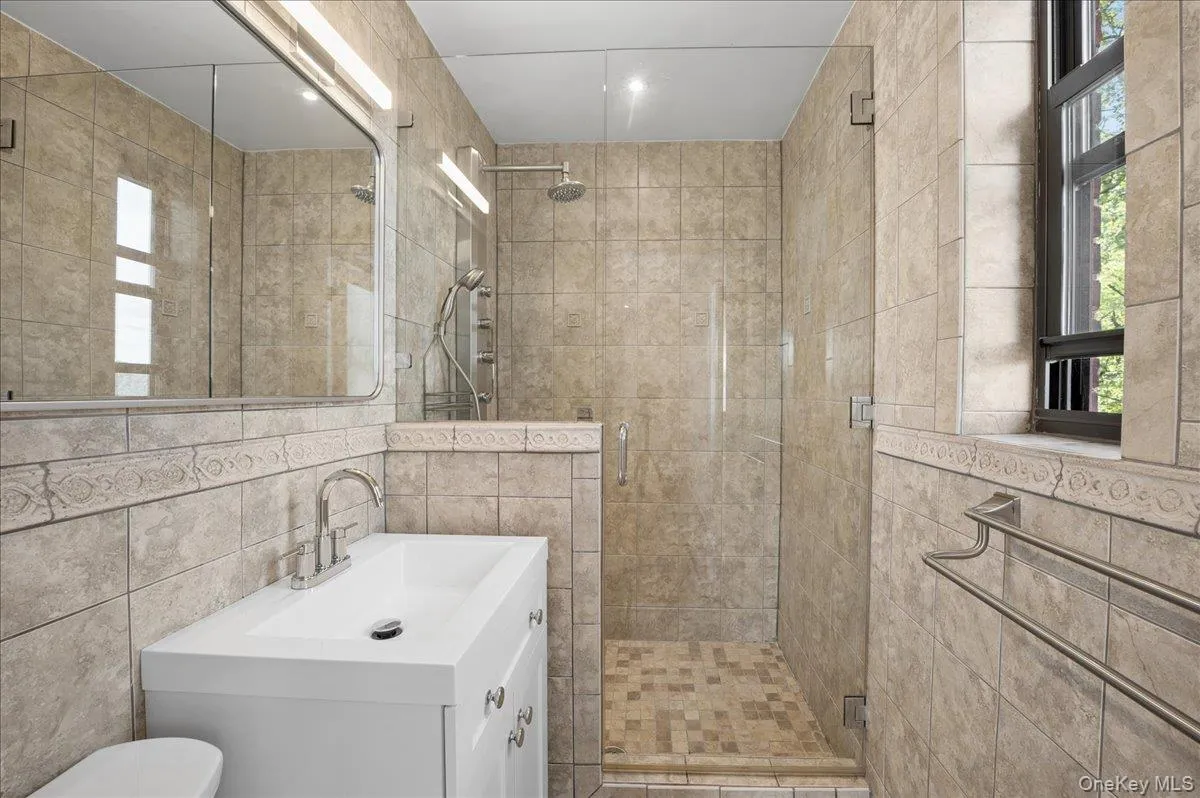 Renovated en-suite bath Renovated en-suite bath