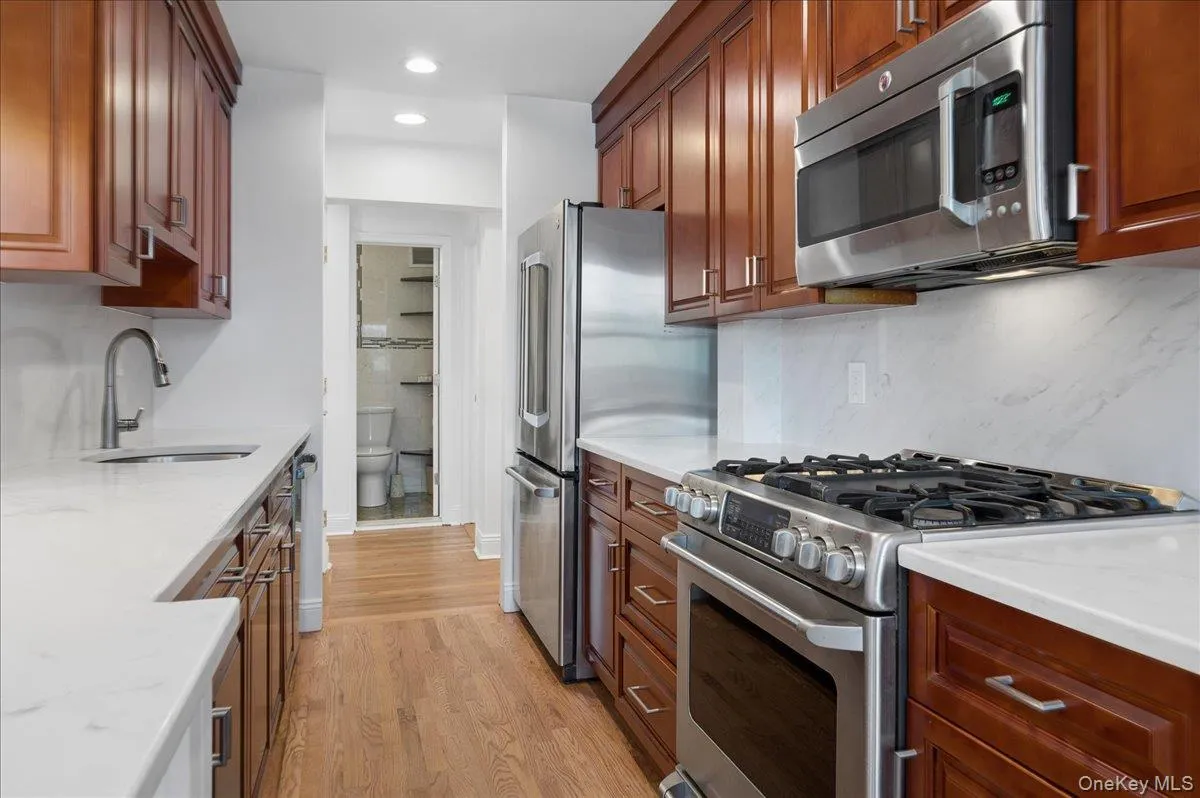 678 Warburton Avenue, Yonkers, NY, 3 Bedrooms Bedrooms, 7 Rooms Rooms,3 BathroomsBathrooms,Residential,For Rent,Warburton,0,1019693 678 Warburton Avenue, Yonkers, NY, 3 Bedrooms Bedrooms, 7 Rooms Rooms,3 BathroomsBathrooms,Residential,For Rent,Warburton,0,1019693