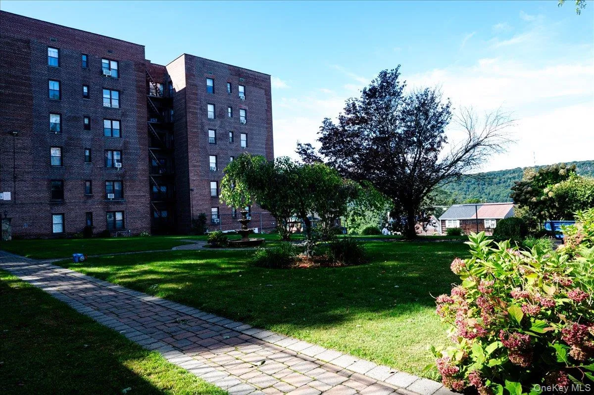 Beautiful and private common park area for complex Beautiful and private common park area for complex