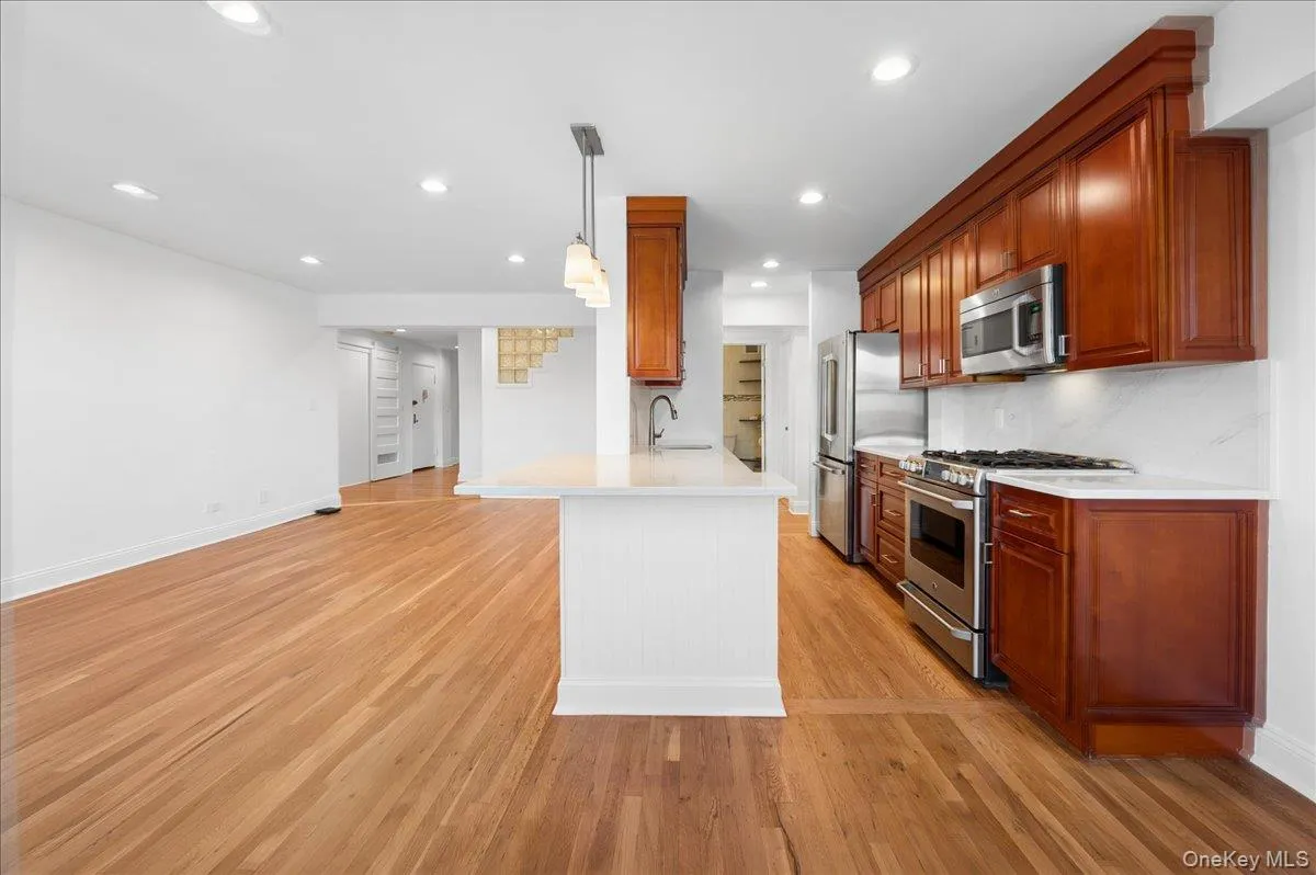 678 Warburton Avenue, Yonkers, NY, 3 Bedrooms Bedrooms, 7 Rooms Rooms,3 BathroomsBathrooms,Residential,For Rent,Warburton,0,1019693 678 Warburton Avenue, Yonkers, NY, 3 Bedrooms Bedrooms, 7 Rooms Rooms,3 BathroomsBathrooms,Residential,For Rent,Warburton,0,1019693