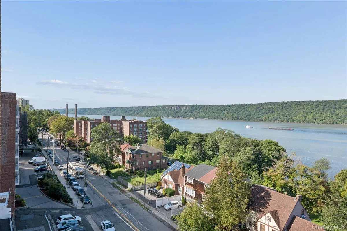 Unobstructed terrace Hudson River view spans from the George Washington Bridge to the Tappan Zee Unobstructed terrace Hudson River view spans from the George Washington Bridge to the Tappan Zee