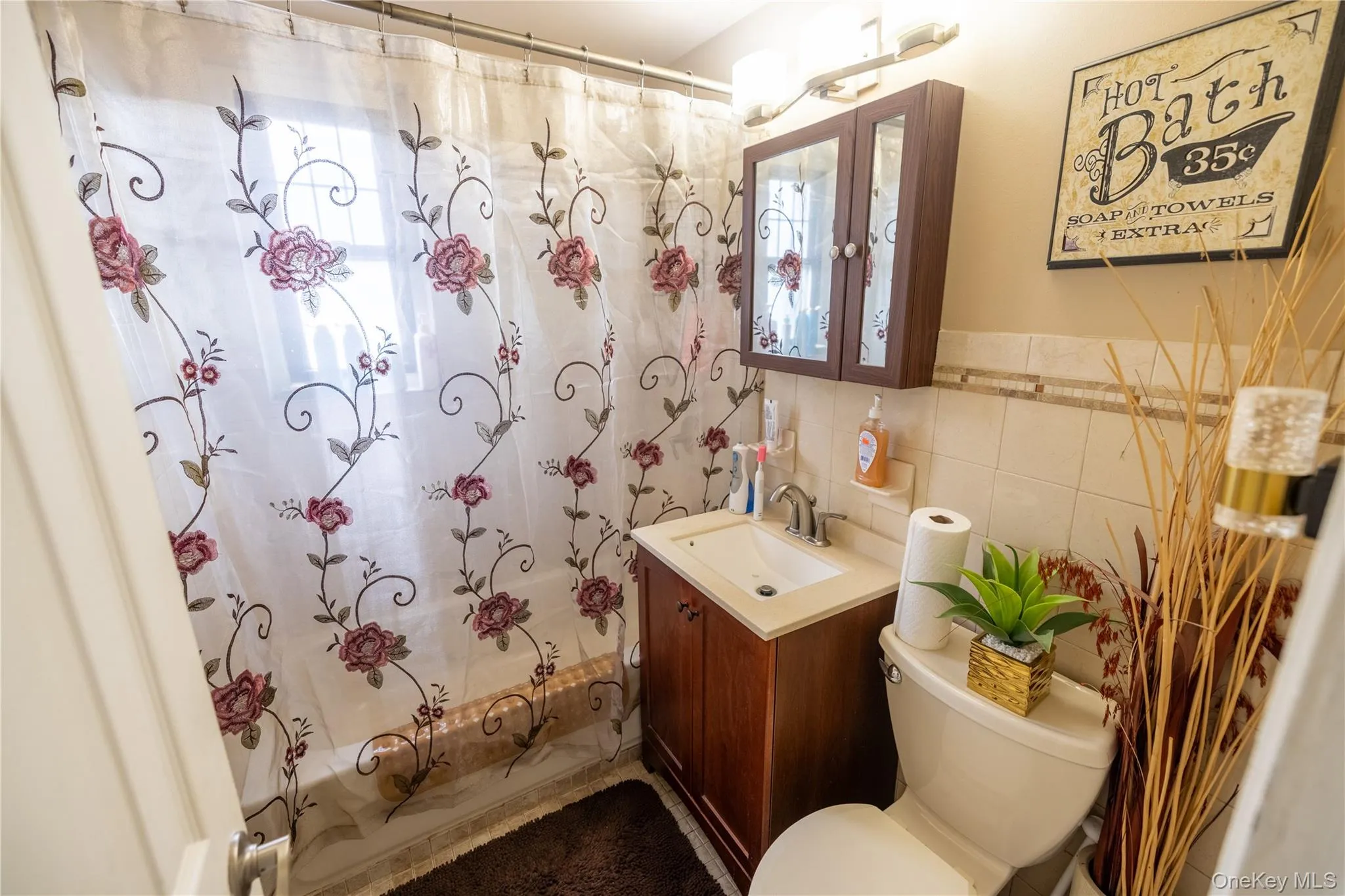 136-35 68th Drive, New York, NY, 2 Bedrooms Bedrooms, 5 Rooms Rooms,1 BathroomBathrooms,Residential,For Rent,68th,0,1019708 136-35 68th Drive, New York, NY, 2 Bedrooms Bedrooms, 5 Rooms Rooms,1 BathroomBathrooms,Residential,For Rent,68th,0,1019708