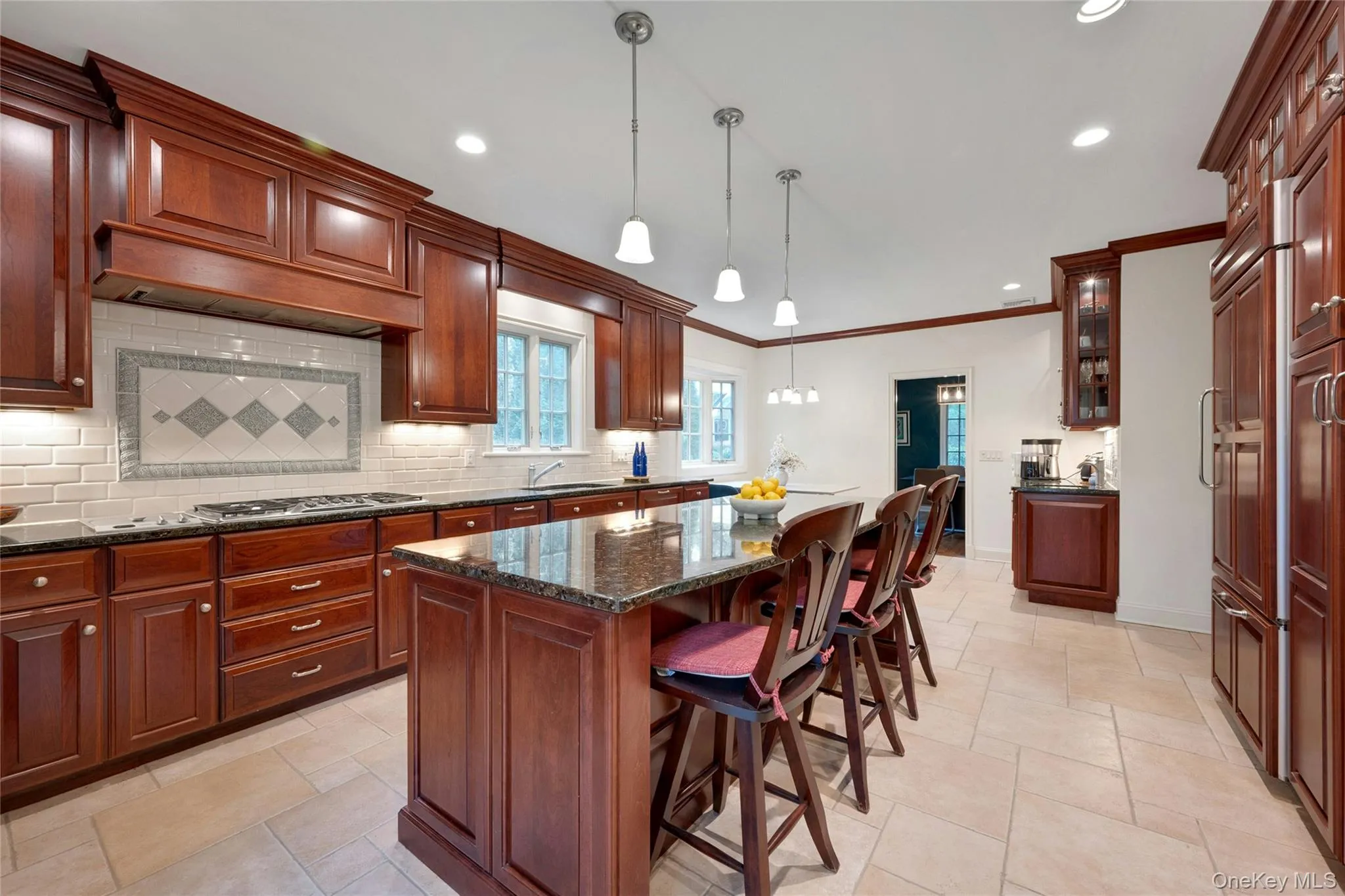 Center Island with seating. Eat-in Kitchen and passage to the dining room. Center Island with seating. Eat-in Kitchen and passage to the dining room.