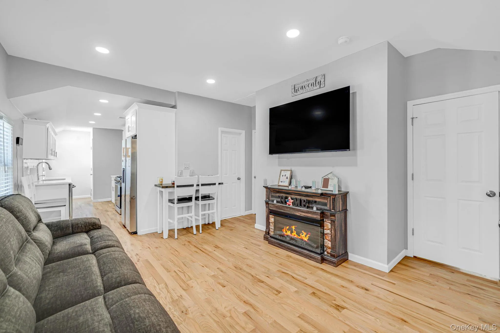 86 Eastview Road, Islip, NY, 3 Bedrooms Bedrooms, 7 Rooms Rooms,2 BathroomsBathrooms,Residential,For Rent,Eastview,0,1019734 86 Eastview Road, Islip, NY, 3 Bedrooms Bedrooms, 7 Rooms Rooms,2 BathroomsBathrooms,Residential,For Rent,Eastview,0,1019734