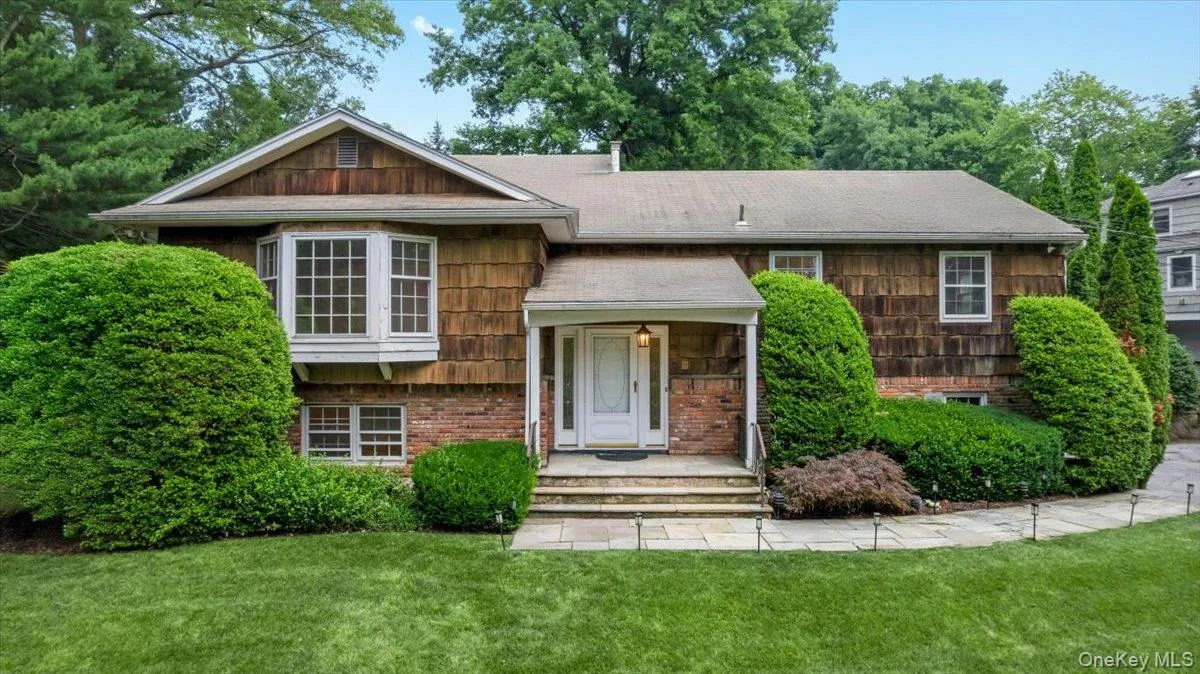 Welcome home to 35 Pinehurst ~ make this is your own. Welcome home to 35 Pinehurst ~ make this is your own.