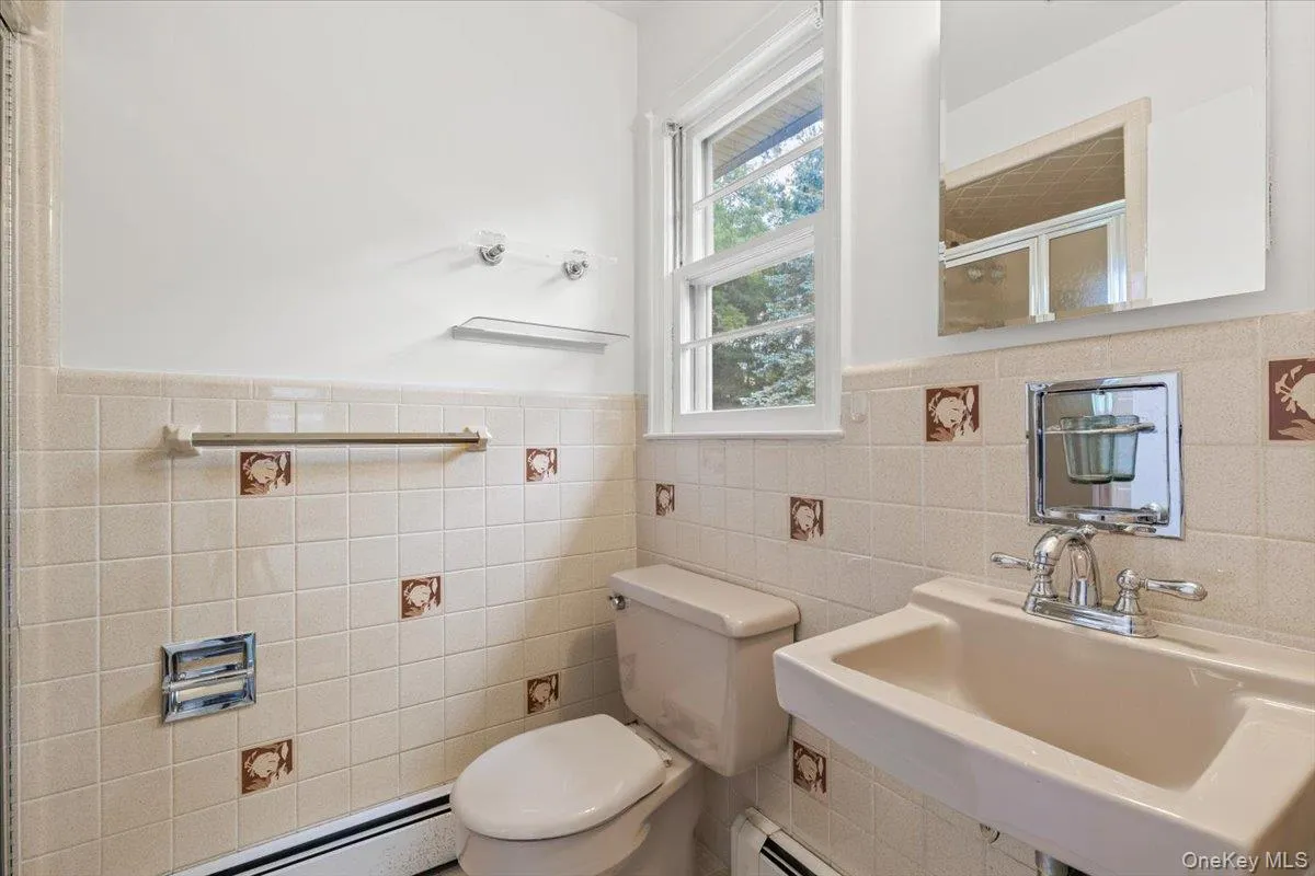 Full primary bathroom Full primary bathroom