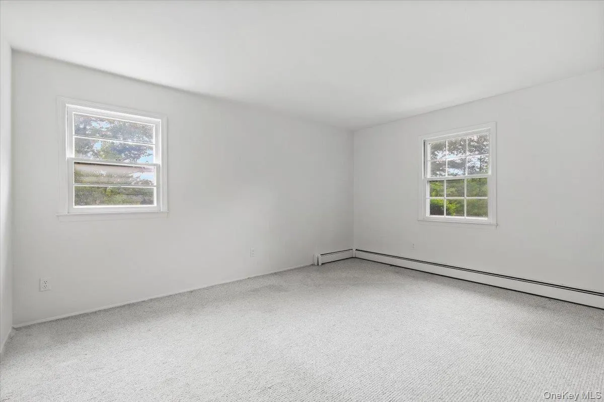 Generous size bedroom Generous size bedroom