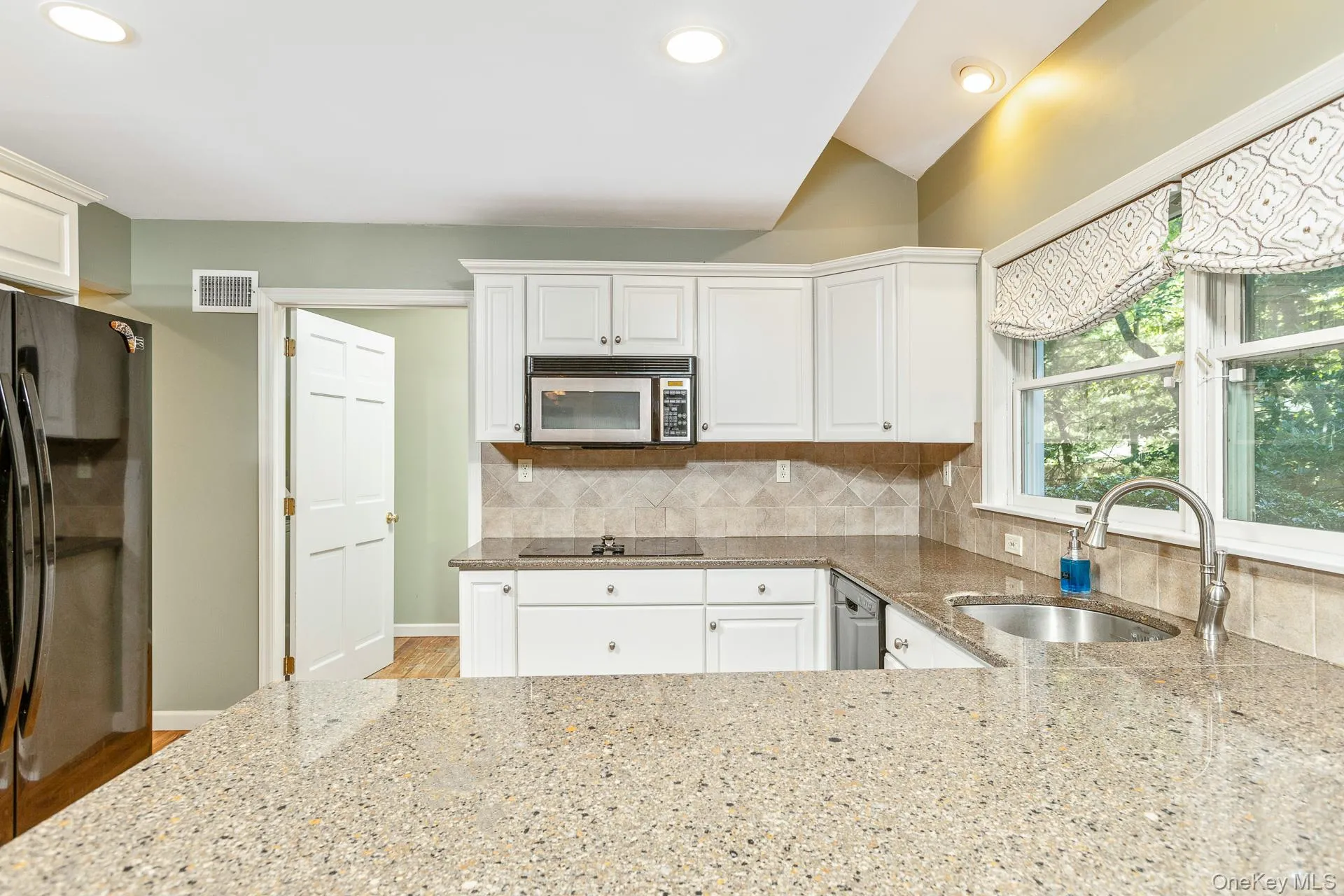 6 Cedar Drive, Brookhaven, NY, 4 Bedrooms Bedrooms, 8 Rooms Rooms,3 BathroomsBathrooms,Residential,For Rent,Cedar,0,1019772 6 Cedar Drive, Brookhaven, NY, 4 Bedrooms Bedrooms, 8 Rooms Rooms,3 BathroomsBathrooms,Residential,For Rent,Cedar,0,1019772