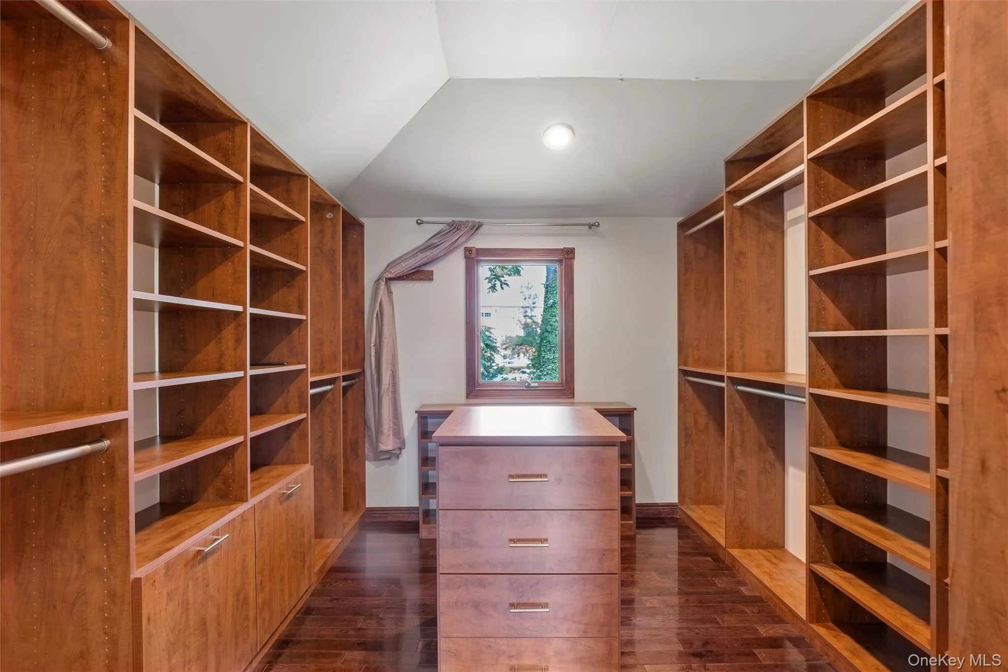 300 Ellen Place, Oyster Bay, NY, 5 Bedrooms Bedrooms, 9 Rooms Rooms,4 BathroomsBathrooms,Residential,For Rent,Ellen,0,1019773 300 Ellen Place, Oyster Bay, NY, 5 Bedrooms Bedrooms, 9 Rooms Rooms,4 BathroomsBathrooms,Residential,For Rent,Ellen,0,1019773
