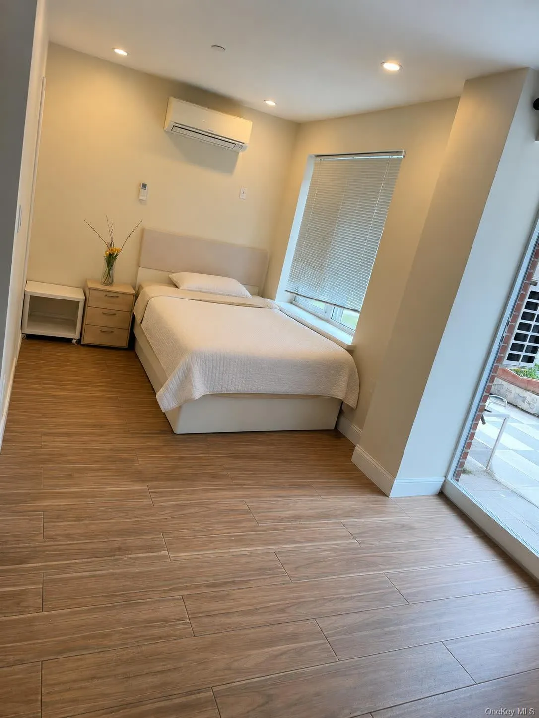 3215 Leavitt Street, New York, NY, 2 Rooms Rooms,1 BathroomBathrooms,Residential,For Rent,Leavitt,0,1019775 3215 Leavitt Street, New York, NY, 2 Rooms Rooms,1 BathroomBathrooms,Residential,For Rent,Leavitt,0,1019775