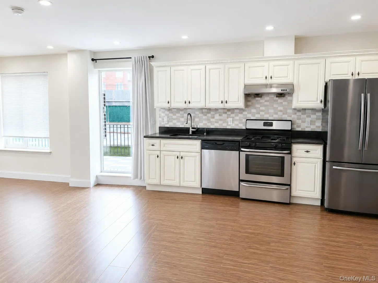 3215 Leavitt Street, New York, NY, 2 Rooms Rooms,1 BathroomBathrooms,Residential,For Rent,Leavitt,0,1019775 3215 Leavitt Street, New York, NY, 2 Rooms Rooms,1 BathroomBathrooms,Residential,For Rent,Leavitt,0,1019775