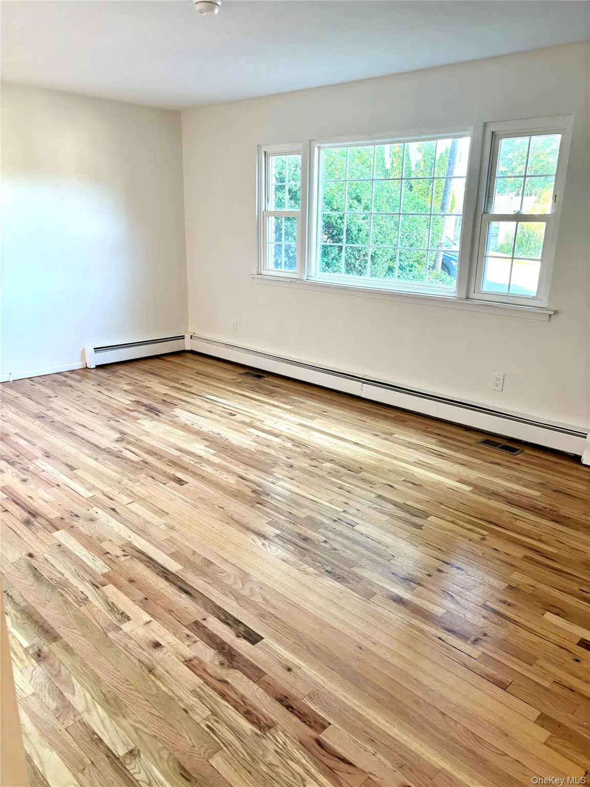 59 Weeks Avenue, Oyster Bay, NY, 2 Bedrooms Bedrooms, 6 Rooms Rooms,1 BathroomBathrooms,Residential Lease,For Rent,Weeks,0,1019784 59 Weeks Avenue, Oyster Bay, NY, 2 Bedrooms Bedrooms, 6 Rooms Rooms,1 BathroomBathrooms,Residential Lease,For Rent,Weeks,0,1019784