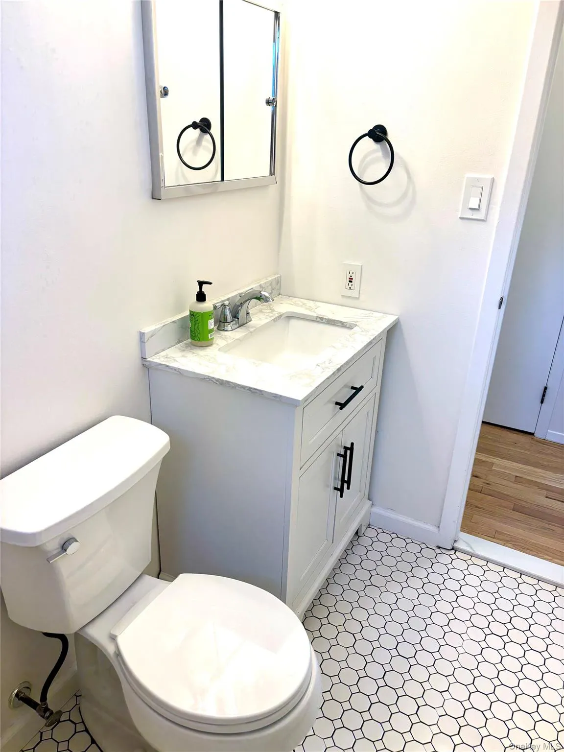 59 Weeks Avenue, Oyster Bay, NY, 2 Bedrooms Bedrooms, 6 Rooms Rooms,1 BathroomBathrooms,Residential Lease,For Rent,Weeks,0,1019784 59 Weeks Avenue, Oyster Bay, NY, 2 Bedrooms Bedrooms, 6 Rooms Rooms,1 BathroomBathrooms,Residential Lease,For Rent,Weeks,0,1019784