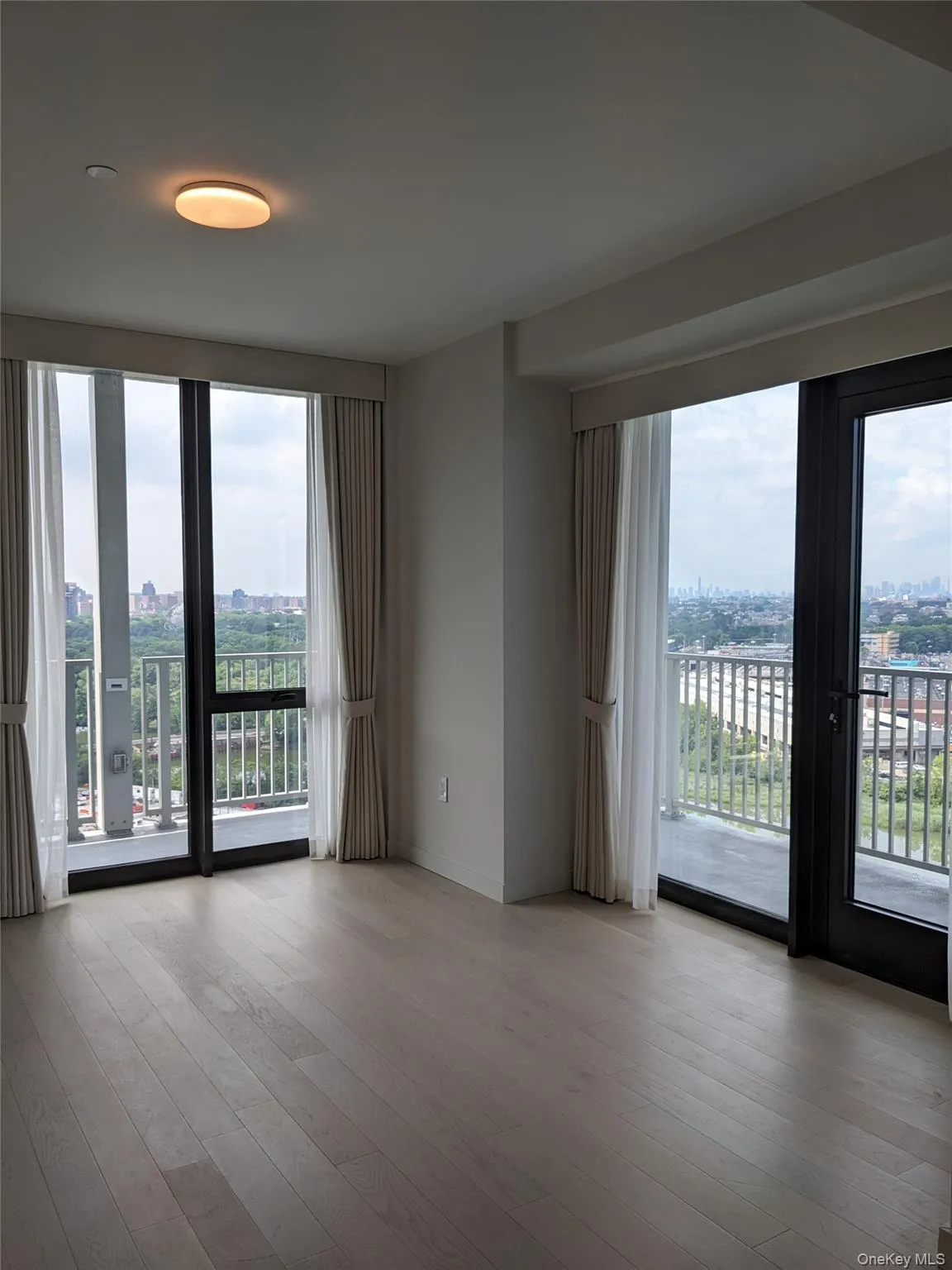 131-02A 40th Road, New York, NY, 2 Bedrooms Bedrooms, 4 Rooms Rooms,1 BathroomBathrooms,Residential Lease,For Rent,40th,0,1019785 131-02A 40th Road, New York, NY, 2 Bedrooms Bedrooms, 4 Rooms Rooms,1 BathroomBathrooms,Residential Lease,For Rent,40th,0,1019785