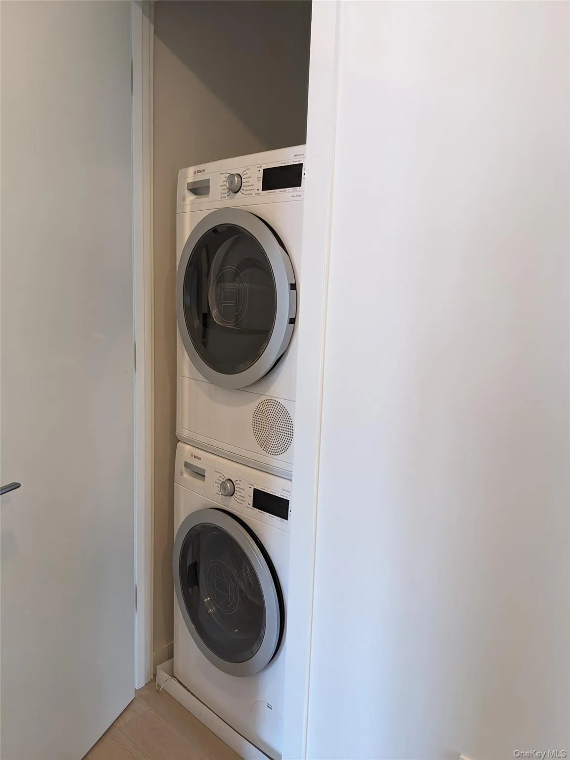 131-02A 40th Road, New York, NY, 2 Bedrooms Bedrooms, 4 Rooms Rooms,1 BathroomBathrooms,Residential Lease,For Rent,40th,0,1019785 131-02A 40th Road, New York, NY, 2 Bedrooms Bedrooms, 4 Rooms Rooms,1 BathroomBathrooms,Residential Lease,For Rent,40th,0,1019785