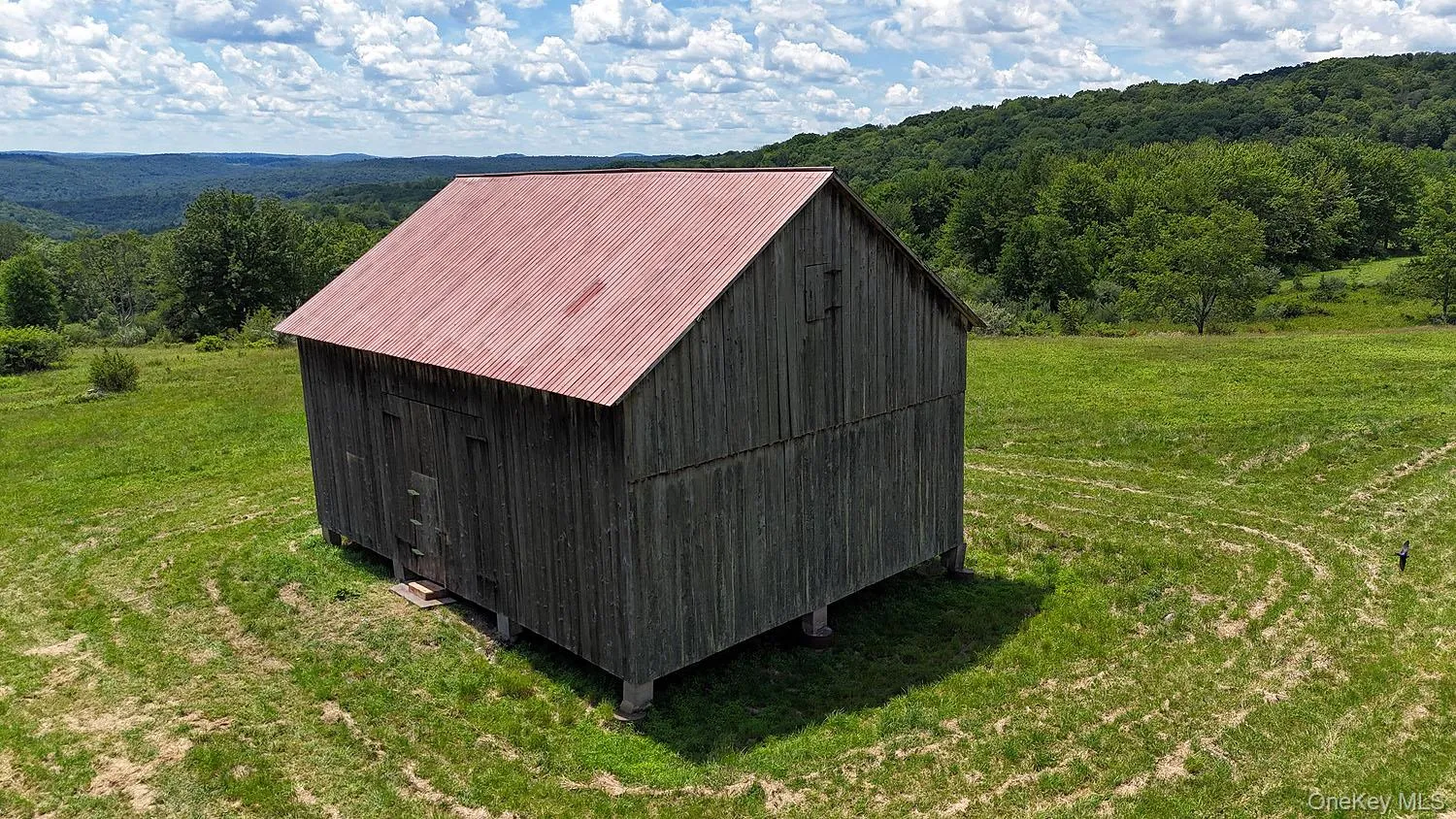 One of 3 barns on the property. This one is across from the house. Great views from here! One of 3 barns on the property. This one is across from the house. Great views from here!