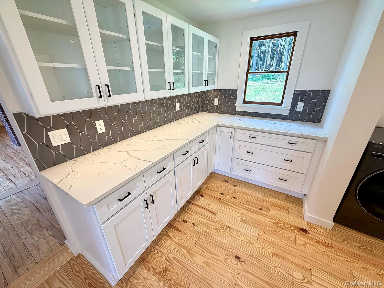 So many cabinets and lots of counter space! So many cabinets and lots of counter space!