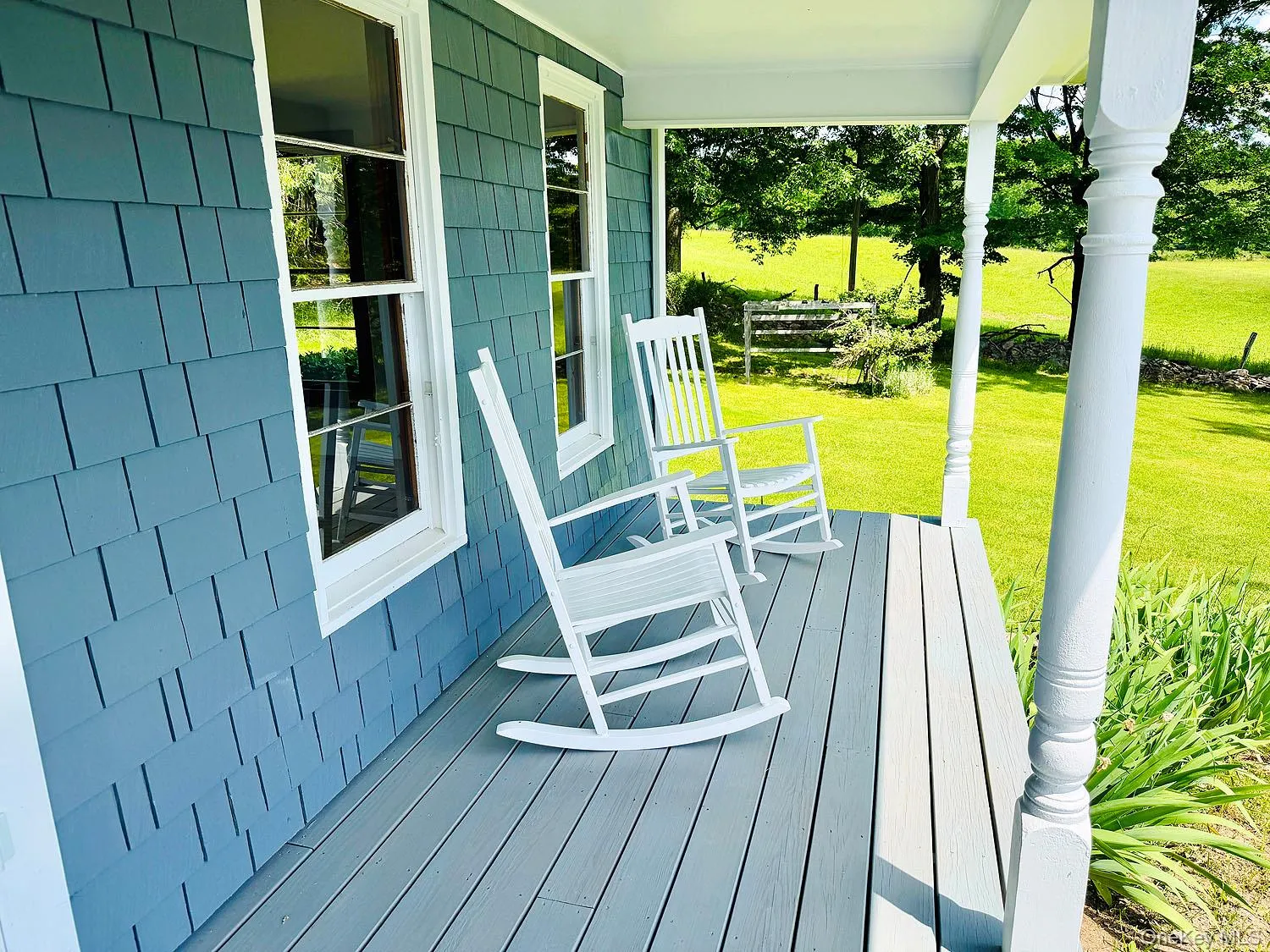 Love this covered porch! Love this covered porch!