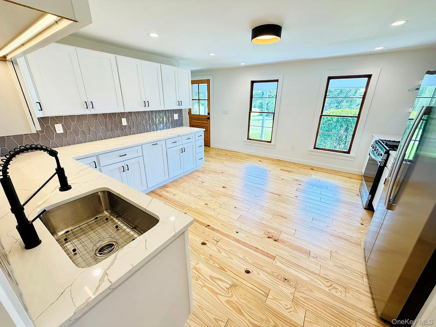 Stainless appliances; quartz countertops; tasteful backsplash. Stainless appliances; quartz countertops; tasteful backsplash.