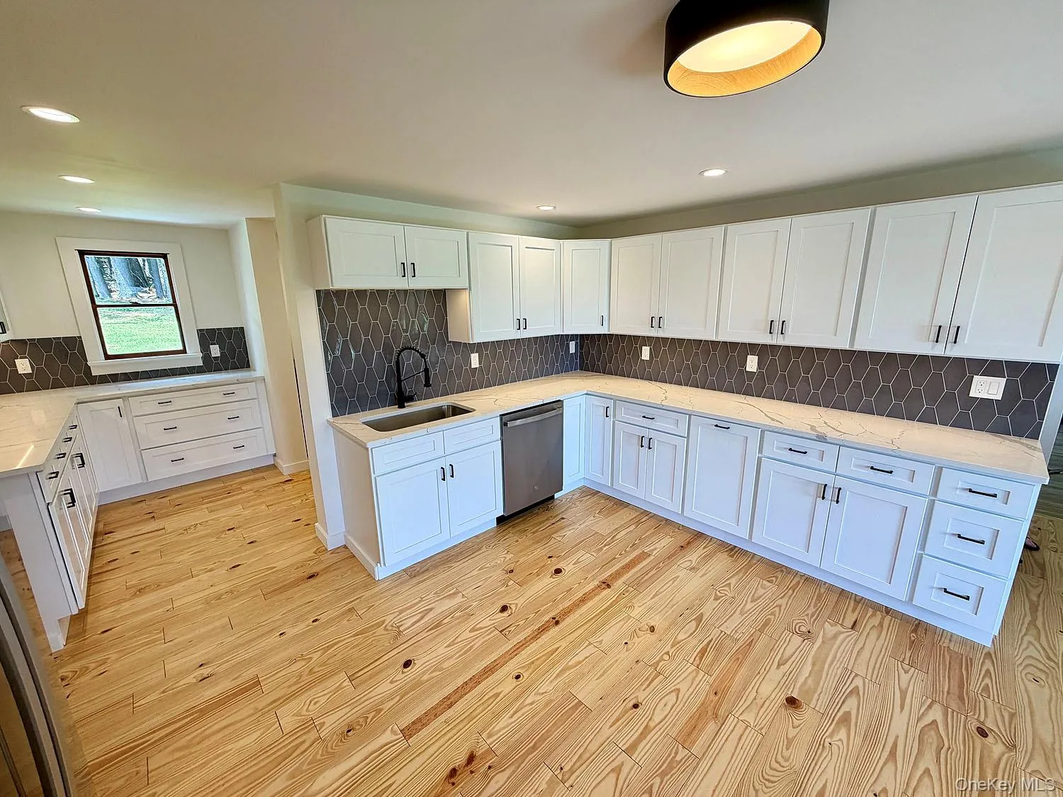 Check out all the counter and cabinet space! Check out all the counter and cabinet space!