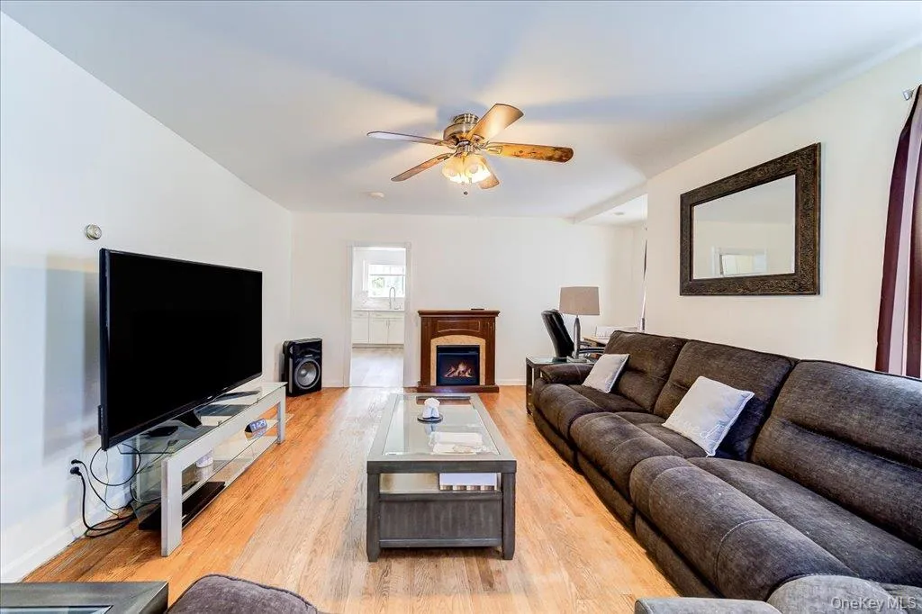 40 Elm Street, Beacon, NY, 2 Bedrooms Bedrooms, 6 Rooms Rooms,1 BathroomBathrooms,Residential,For Rent,Elm,0,1019803 40 Elm Street, Beacon, NY, 2 Bedrooms Bedrooms, 6 Rooms Rooms,1 BathroomBathrooms,Residential,For Rent,Elm,0,1019803