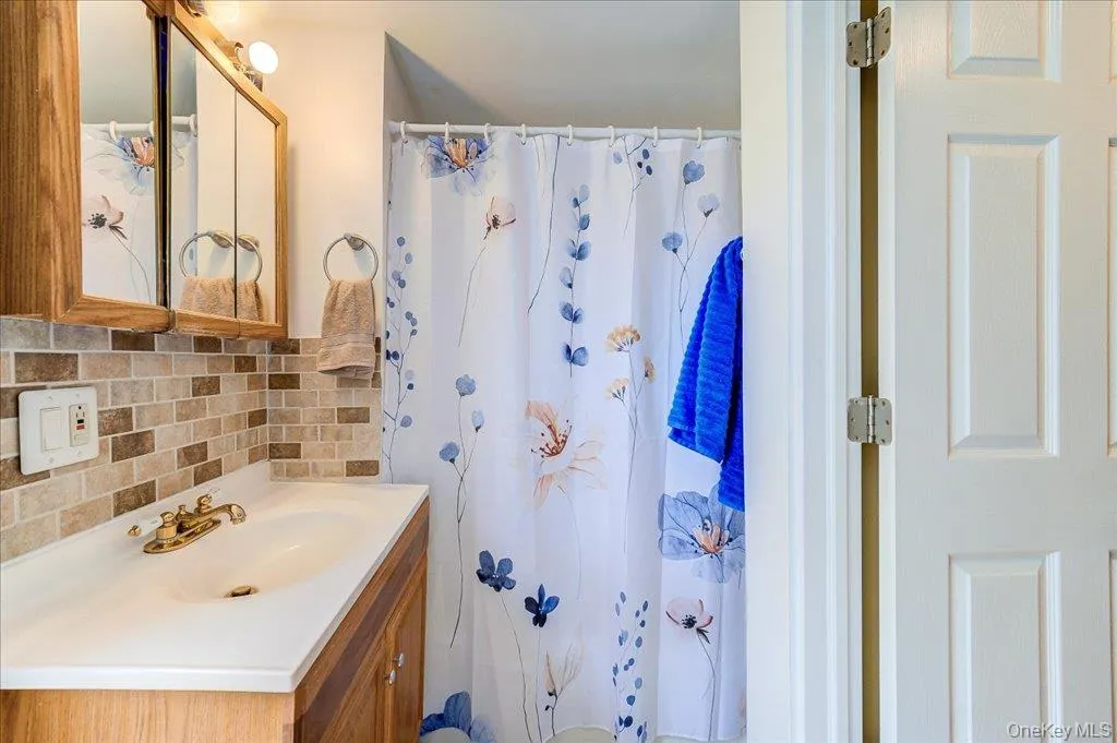 40 Elm Street, Beacon, NY, 2 Bedrooms Bedrooms, 6 Rooms Rooms,1 BathroomBathrooms,Residential,For Rent,Elm,0,1019803 40 Elm Street, Beacon, NY, 2 Bedrooms Bedrooms, 6 Rooms Rooms,1 BathroomBathrooms,Residential,For Rent,Elm,0,1019803