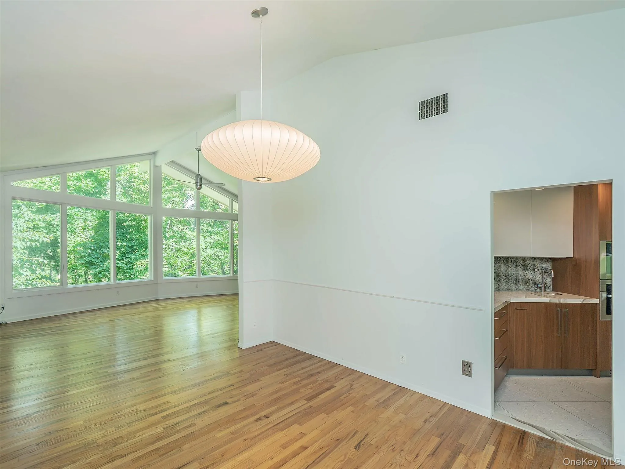 7 Southeast Road, North Hempstead, NY, 5 Bedrooms Bedrooms, 10 Rooms Rooms,3 BathroomsBathrooms,Residential Lease,For Rent,Southeast,0,1019805 7 Southeast Road, North Hempstead, NY, 5 Bedrooms Bedrooms, 10 Rooms Rooms,3 BathroomsBathrooms,Residential Lease,For Rent,Southeast,0,1019805