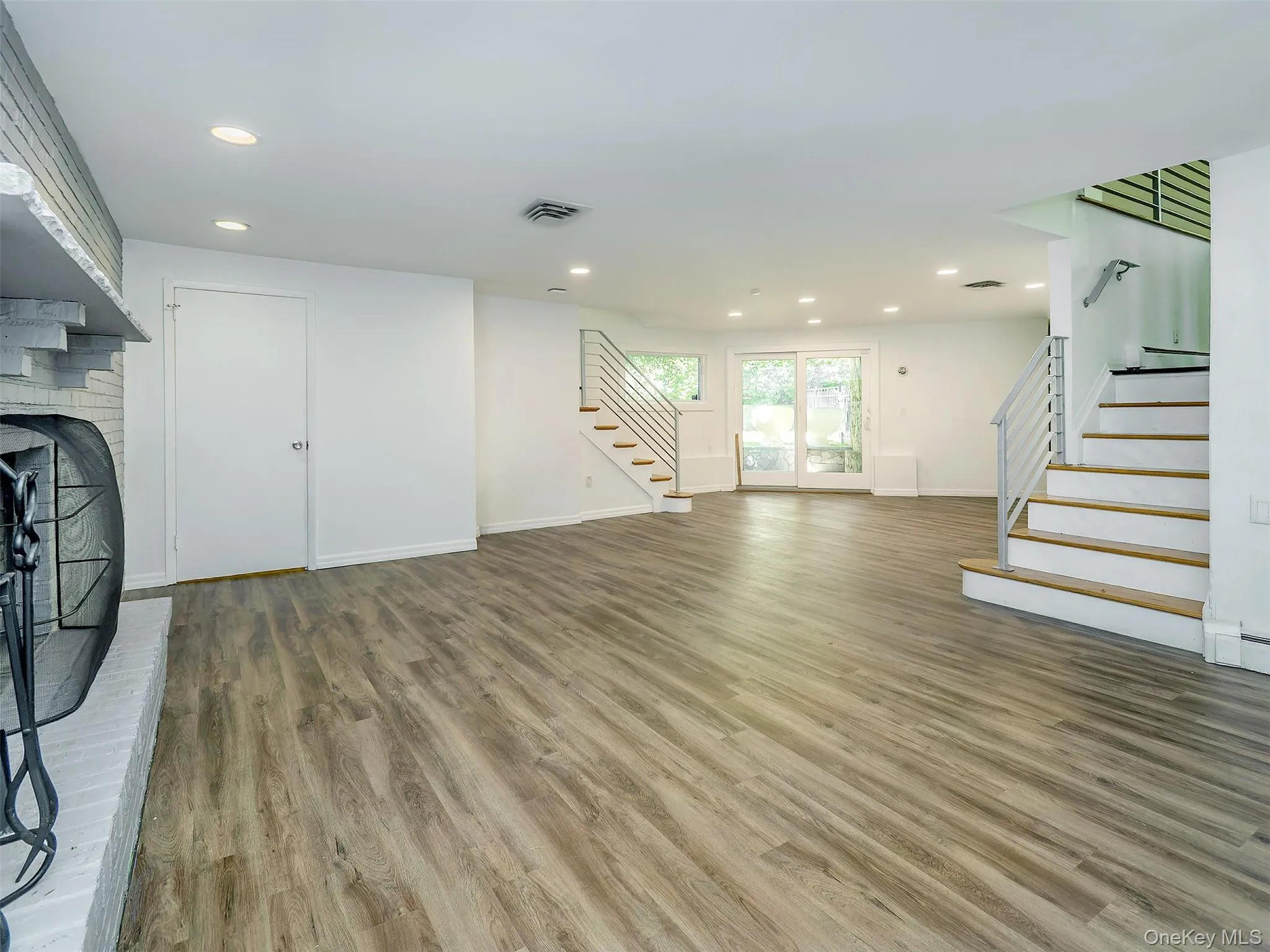 7 Southeast Road, North Hempstead, NY, 5 Bedrooms Bedrooms, 10 Rooms Rooms,3 BathroomsBathrooms,Residential Lease,For Rent,Southeast,0,1019805 7 Southeast Road, North Hempstead, NY, 5 Bedrooms Bedrooms, 10 Rooms Rooms,3 BathroomsBathrooms,Residential Lease,For Rent,Southeast,0,1019805