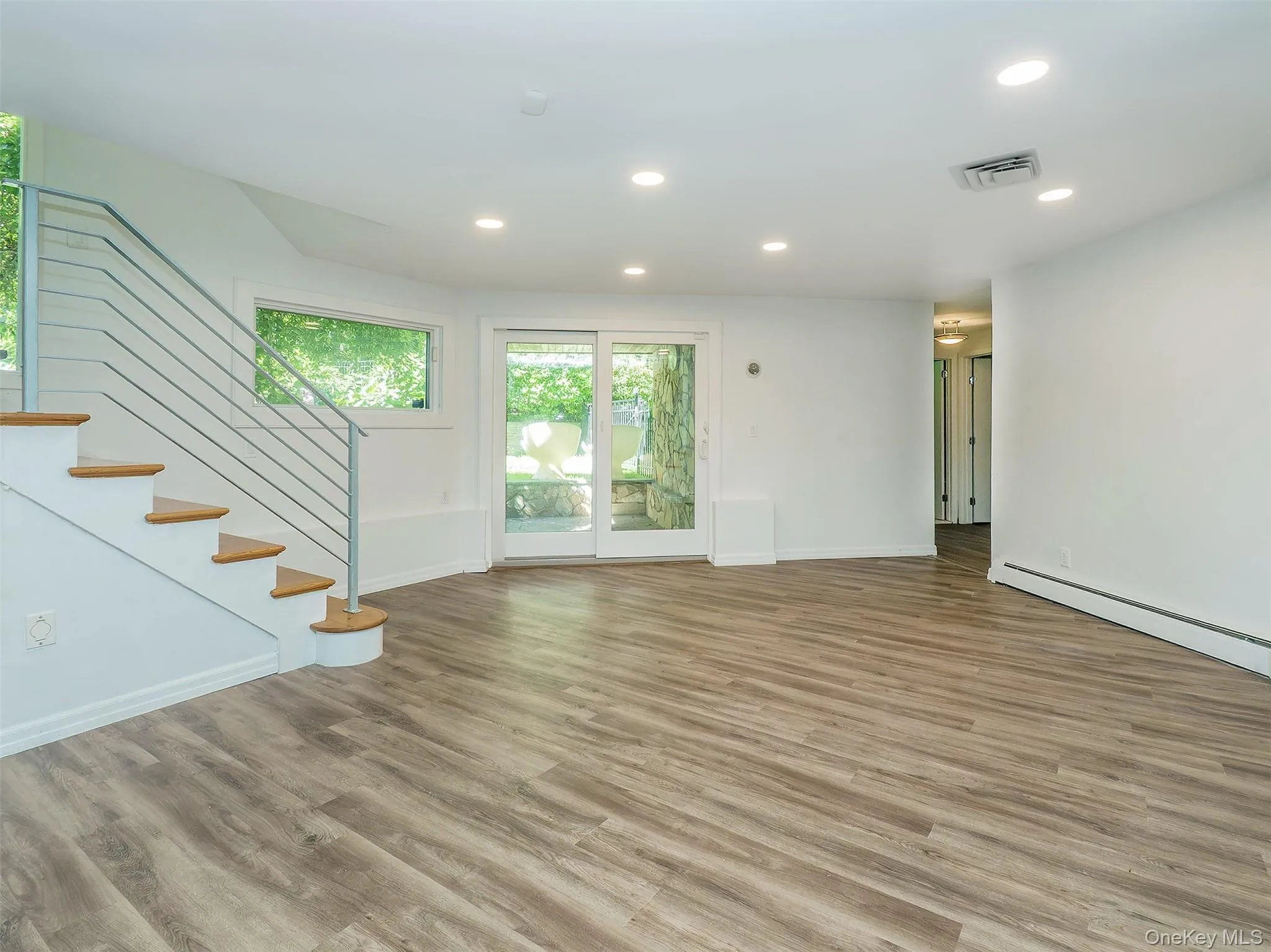 7 Southeast Road, North Hempstead, NY, 5 Bedrooms Bedrooms, 10 Rooms Rooms,3 BathroomsBathrooms,Residential Lease,For Rent,Southeast,0,1019805 7 Southeast Road, North Hempstead, NY, 5 Bedrooms Bedrooms, 10 Rooms Rooms,3 BathroomsBathrooms,Residential Lease,For Rent,Southeast,0,1019805