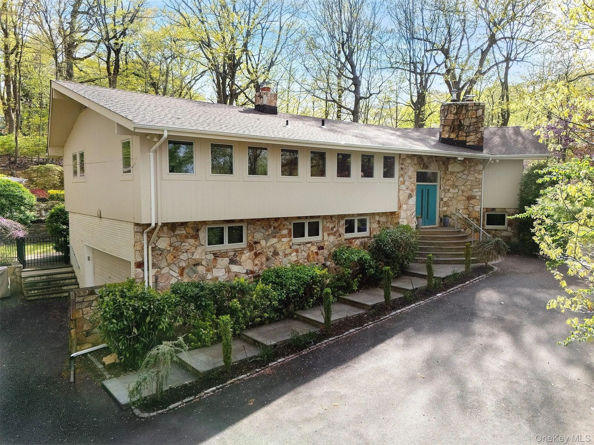 7 Southeast Road, North Hempstead, NY, 5 Bedrooms Bedrooms, 10 Rooms Rooms,3 BathroomsBathrooms,Residential Lease,For Rent,Southeast,0,1019805 7 Southeast Road, North Hempstead, NY, 5 Bedrooms Bedrooms, 10 Rooms Rooms,3 BathroomsBathrooms,Residential Lease,For Rent,Southeast,0,1019805