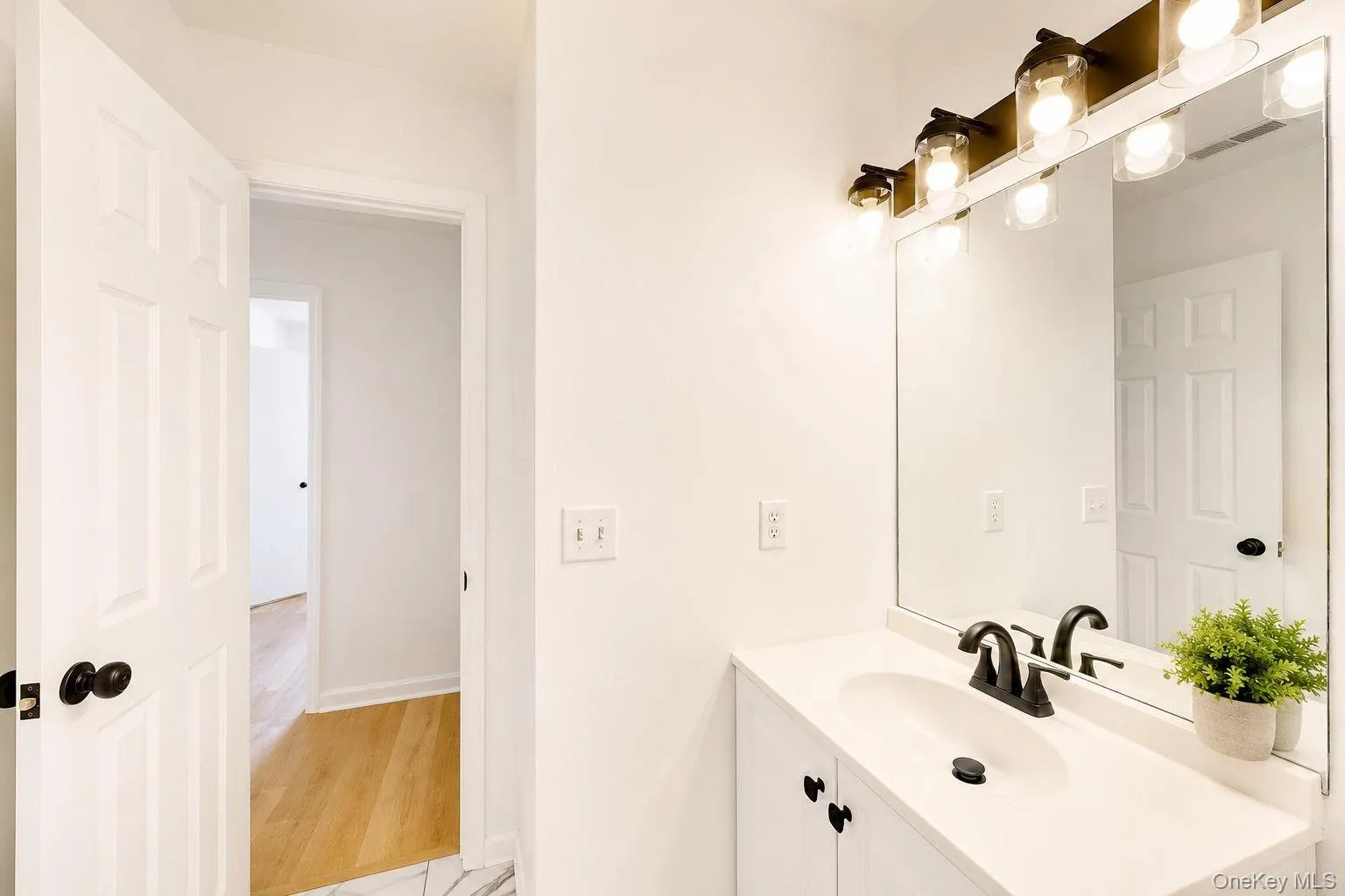 5 Alicia Lane, Warwick (town), NY, 3 Bedrooms Bedrooms, 9 Rooms Rooms,2 BathroomsBathrooms,Residential,For Rent,Alicia,0,1019807 5 Alicia Lane, Warwick (town), NY, 3 Bedrooms Bedrooms, 9 Rooms Rooms,2 BathroomsBathrooms,Residential,For Rent,Alicia,0,1019807