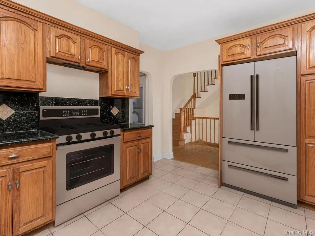 4004 Rombouts Avenue, New York, NY, 6 Bedrooms Bedrooms, 10 Rooms Rooms,3 BathroomsBathrooms,Residential,For Rent,Rombouts,0,1019809 4004 Rombouts Avenue, New York, NY, 6 Bedrooms Bedrooms, 10 Rooms Rooms,3 BathroomsBathrooms,Residential,For Rent,Rombouts,0,1019809