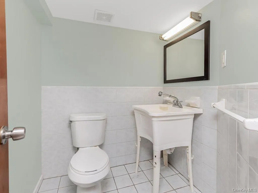 4004 Rombouts Avenue, New York, NY, 6 Bedrooms Bedrooms, 10 Rooms Rooms,3 BathroomsBathrooms,Residential,For Rent,Rombouts,0,1019809 4004 Rombouts Avenue, New York, NY, 6 Bedrooms Bedrooms, 10 Rooms Rooms,3 BathroomsBathrooms,Residential,For Rent,Rombouts,0,1019809