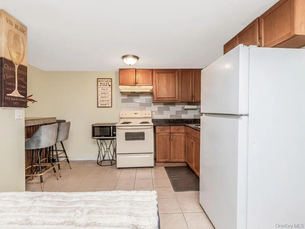 4004 Rombouts Avenue, New York, NY, 6 Bedrooms Bedrooms, 10 Rooms Rooms,3 BathroomsBathrooms,Residential,For Rent,Rombouts,0,1019809 4004 Rombouts Avenue, New York, NY, 6 Bedrooms Bedrooms, 10 Rooms Rooms,3 BathroomsBathrooms,Residential,For Rent,Rombouts,0,1019809