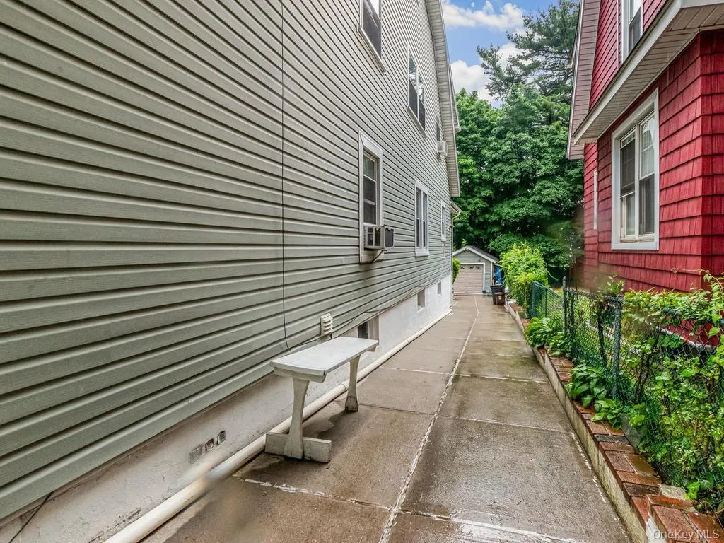 4004 Rombouts Avenue, New York, NY, 6 Bedrooms Bedrooms, 10 Rooms Rooms,3 BathroomsBathrooms,Residential,For Rent,Rombouts,0,1019809 4004 Rombouts Avenue, New York, NY, 6 Bedrooms Bedrooms, 10 Rooms Rooms,3 BathroomsBathrooms,Residential,For Rent,Rombouts,0,1019809
