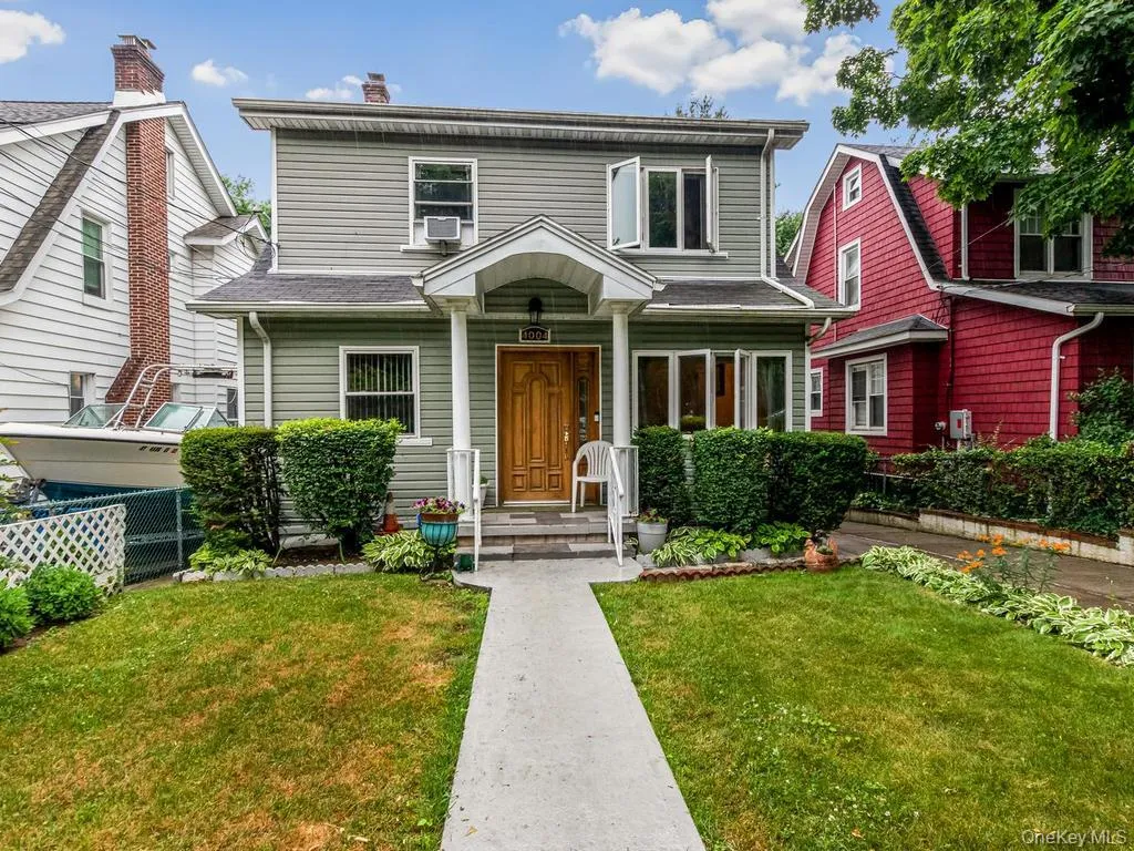 4004 Rombouts Avenue, New York, NY, 6 Bedrooms Bedrooms, 10 Rooms Rooms,3 BathroomsBathrooms,Residential,For Rent,Rombouts,0,1019809 4004 Rombouts Avenue, New York, NY, 6 Bedrooms Bedrooms, 10 Rooms Rooms,3 BathroomsBathrooms,Residential,For Rent,Rombouts,0,1019809