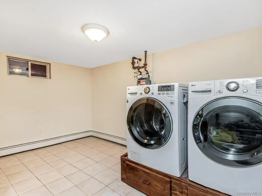 4004 Rombouts Avenue, New York, NY, 6 Bedrooms Bedrooms, 10 Rooms Rooms,3 BathroomsBathrooms,Residential,For Rent,Rombouts,0,1019809 4004 Rombouts Avenue, New York, NY, 6 Bedrooms Bedrooms, 10 Rooms Rooms,3 BathroomsBathrooms,Residential,For Rent,Rombouts,0,1019809