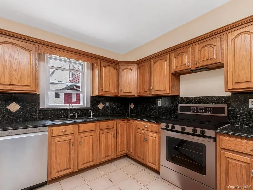 4004 Rombouts Avenue, New York, NY, 6 Bedrooms Bedrooms, 10 Rooms Rooms,3 BathroomsBathrooms,Residential,For Rent,Rombouts,0,1019809 4004 Rombouts Avenue, New York, NY, 6 Bedrooms Bedrooms, 10 Rooms Rooms,3 BathroomsBathrooms,Residential,For Rent,Rombouts,0,1019809