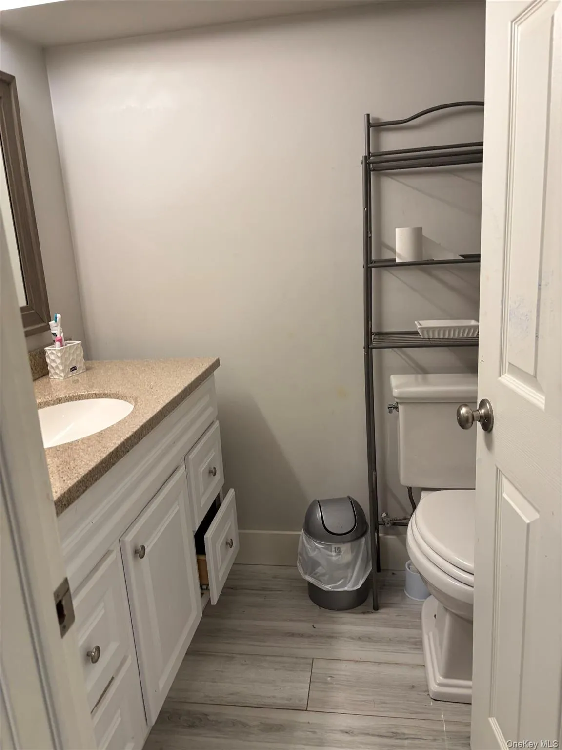 38 Vernon Avenue, Brookhaven, NY, 4 Bedrooms Bedrooms, 7 Rooms Rooms,3 BathroomsBathrooms,Residential,For Rent,Vernon,0,1019826 38 Vernon Avenue, Brookhaven, NY, 4 Bedrooms Bedrooms, 7 Rooms Rooms,3 BathroomsBathrooms,Residential,For Rent,Vernon,0,1019826
