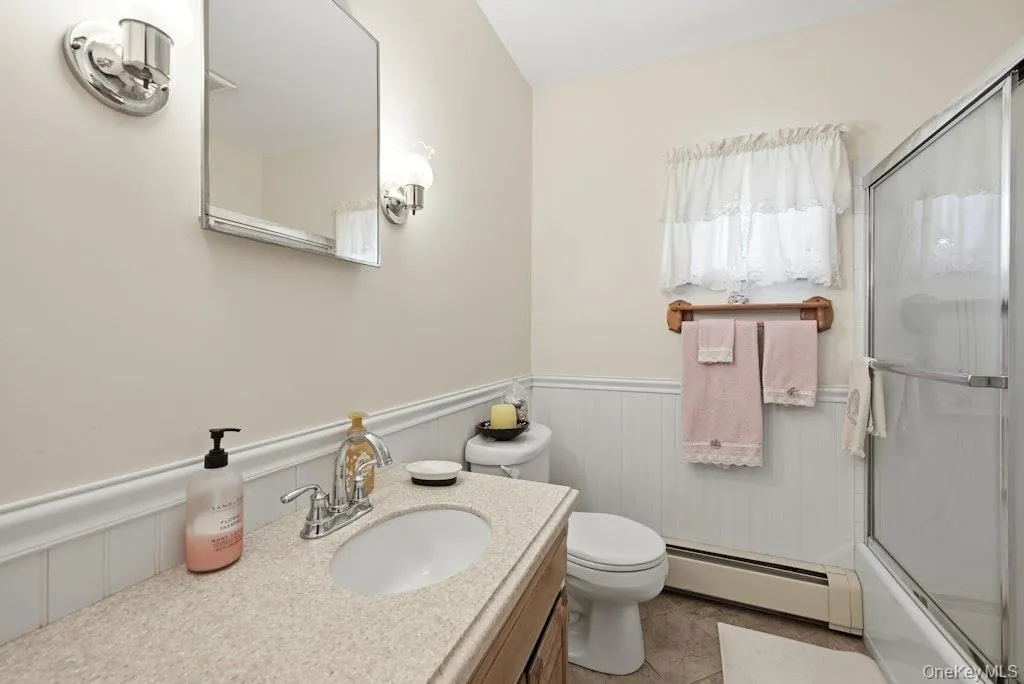 32 Jackson Street, Riverhead, NY, 3 Bedrooms Bedrooms, 7 Rooms Rooms,1 BathroomBathrooms,Residential,For Rent,Jackson,0,1019827 32 Jackson Street, Riverhead, NY, 3 Bedrooms Bedrooms, 7 Rooms Rooms,1 BathroomBathrooms,Residential,For Rent,Jackson,0,1019827