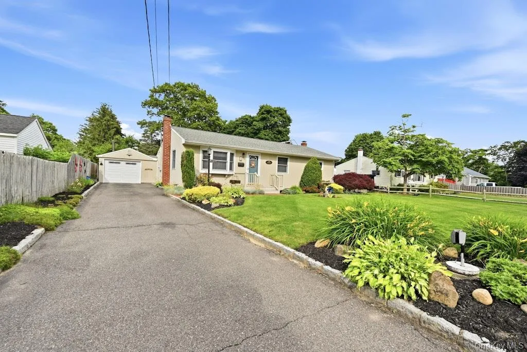 32 Jackson Street, Riverhead, NY, 3 Bedrooms Bedrooms, 7 Rooms Rooms,1 BathroomBathrooms,Residential,For Rent,Jackson,0,1019827 32 Jackson Street, Riverhead, NY, 3 Bedrooms Bedrooms, 7 Rooms Rooms,1 BathroomBathrooms,Residential,For Rent,Jackson,0,1019827