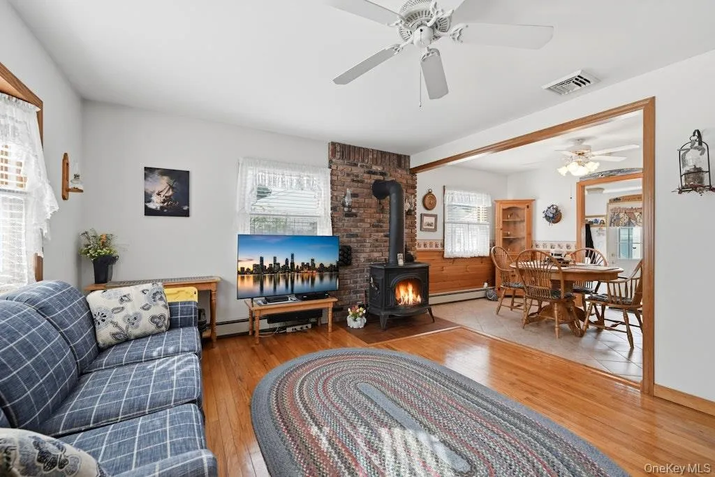 32 Jackson Street, Riverhead, NY, 3 Bedrooms Bedrooms, 7 Rooms Rooms,1 BathroomBathrooms,Residential,For Rent,Jackson,0,1019827 32 Jackson Street, Riverhead, NY, 3 Bedrooms Bedrooms, 7 Rooms Rooms,1 BathroomBathrooms,Residential,For Rent,Jackson,0,1019827