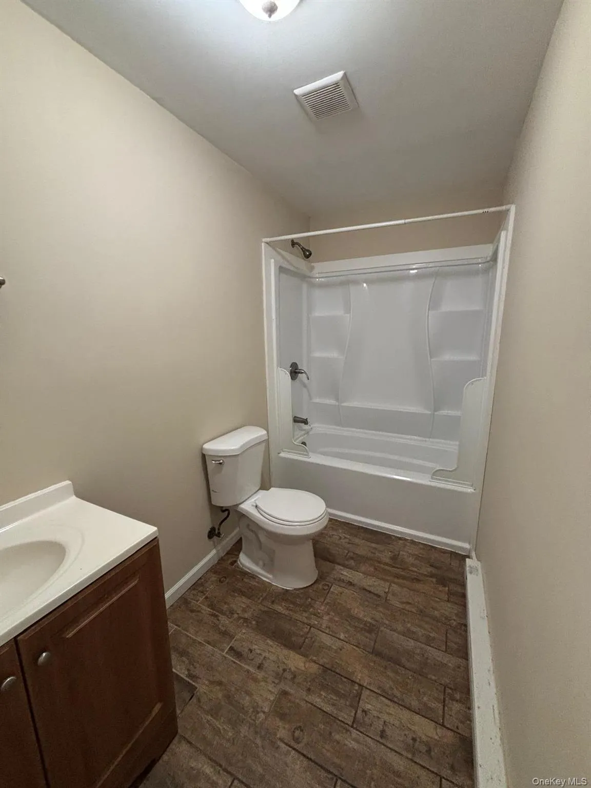 1121 Woodcrest Avenue, Riverhead, NY, 3 Bedrooms Bedrooms, 5 Rooms Rooms,1 BathroomBathrooms,Residential Lease,For Rent,Woodcrest,0,1019828 1121 Woodcrest Avenue, Riverhead, NY, 3 Bedrooms Bedrooms, 5 Rooms Rooms,1 BathroomBathrooms,Residential Lease,For Rent,Woodcrest,0,1019828