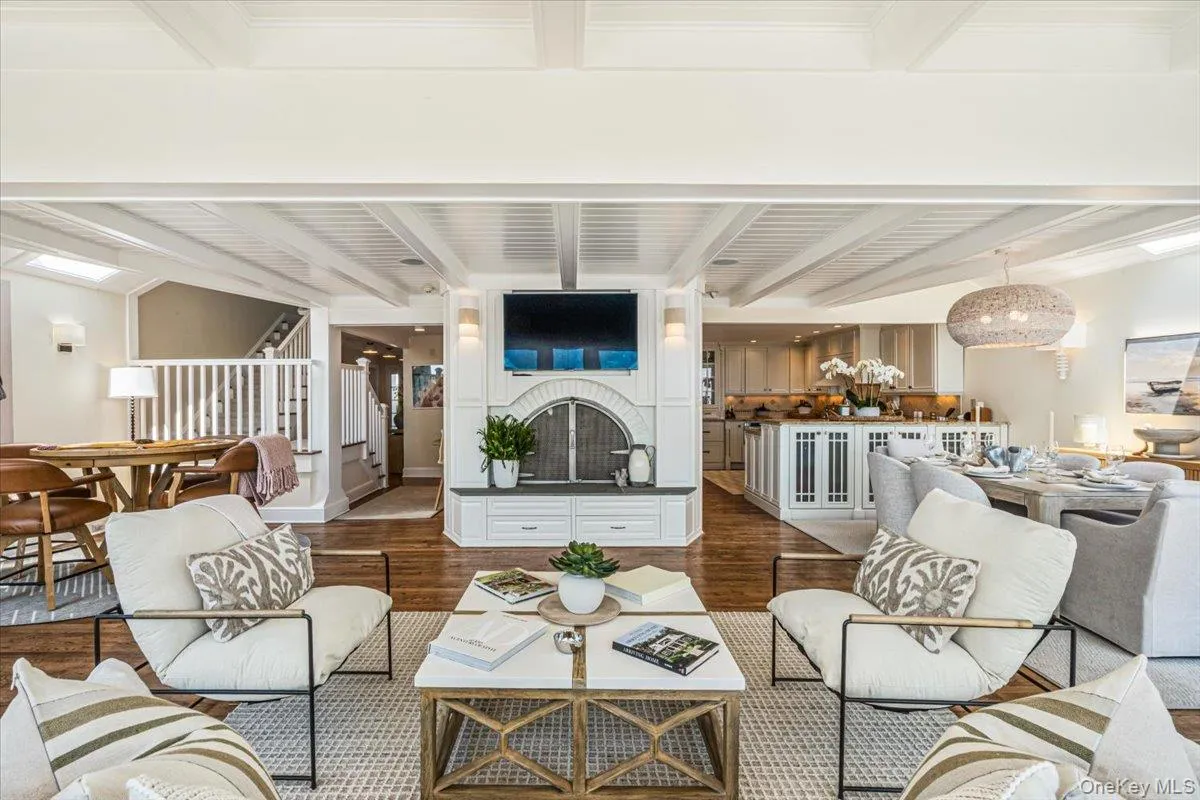 291 Dune Road, Southampton, NY, 5 Bedrooms Bedrooms, 16 Rooms Rooms,5 BathroomsBathrooms,Residential,For Rent,Dune,0,1019832 291 Dune Road, Southampton, NY, 5 Bedrooms Bedrooms, 16 Rooms Rooms,5 BathroomsBathrooms,Residential,For Rent,Dune,0,1019832