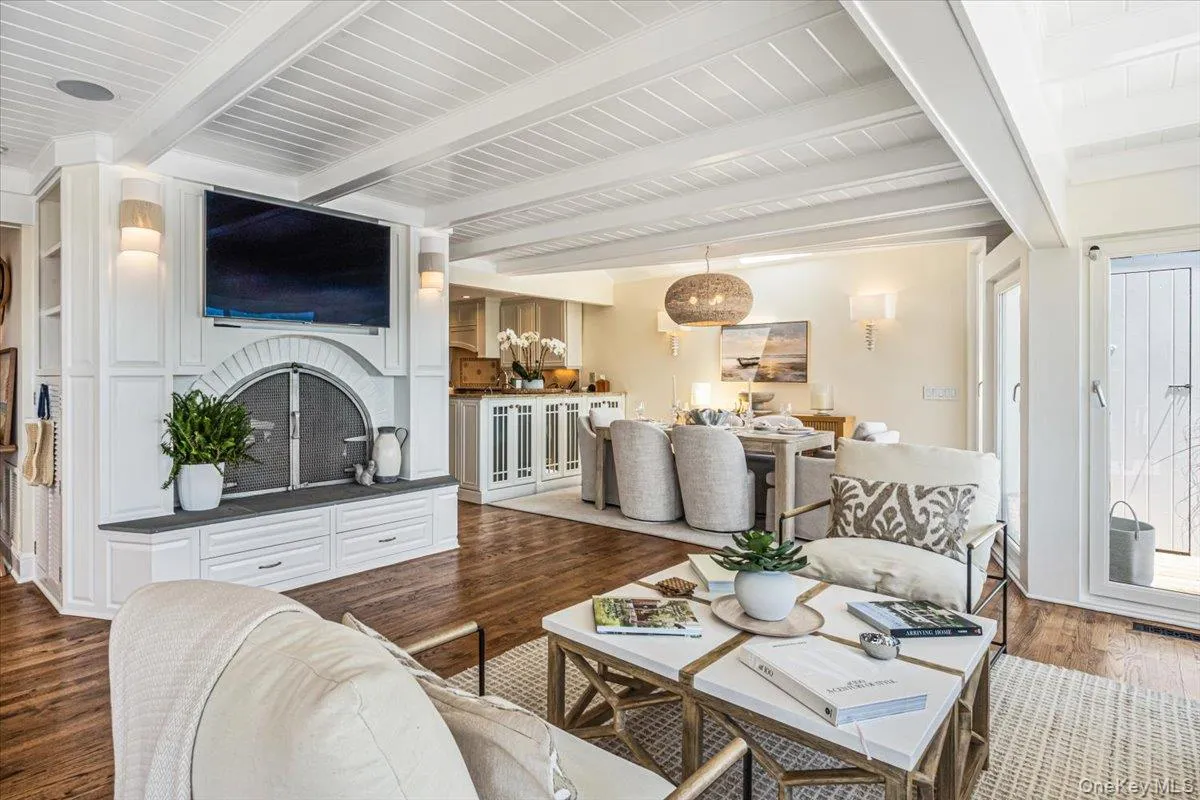 291 Dune Road, Southampton, NY, 5 Bedrooms Bedrooms, 16 Rooms Rooms,5 BathroomsBathrooms,Residential,For Rent,Dune,0,1019832 291 Dune Road, Southampton, NY, 5 Bedrooms Bedrooms, 16 Rooms Rooms,5 BathroomsBathrooms,Residential,For Rent,Dune,0,1019832