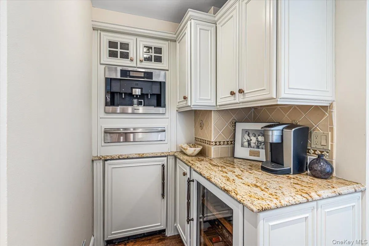 291 Dune Road, Southampton, NY, 5 Bedrooms Bedrooms, 16 Rooms Rooms,5 BathroomsBathrooms,Residential,For Rent,Dune,0,1019832 291 Dune Road, Southampton, NY, 5 Bedrooms Bedrooms, 16 Rooms Rooms,5 BathroomsBathrooms,Residential,For Rent,Dune,0,1019832