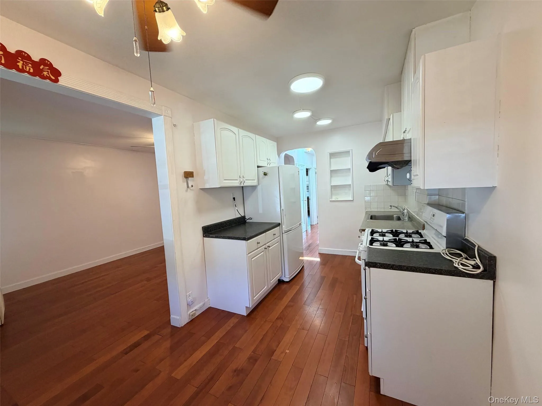 Kitchen w. Living Room Kitchen w. Living Room