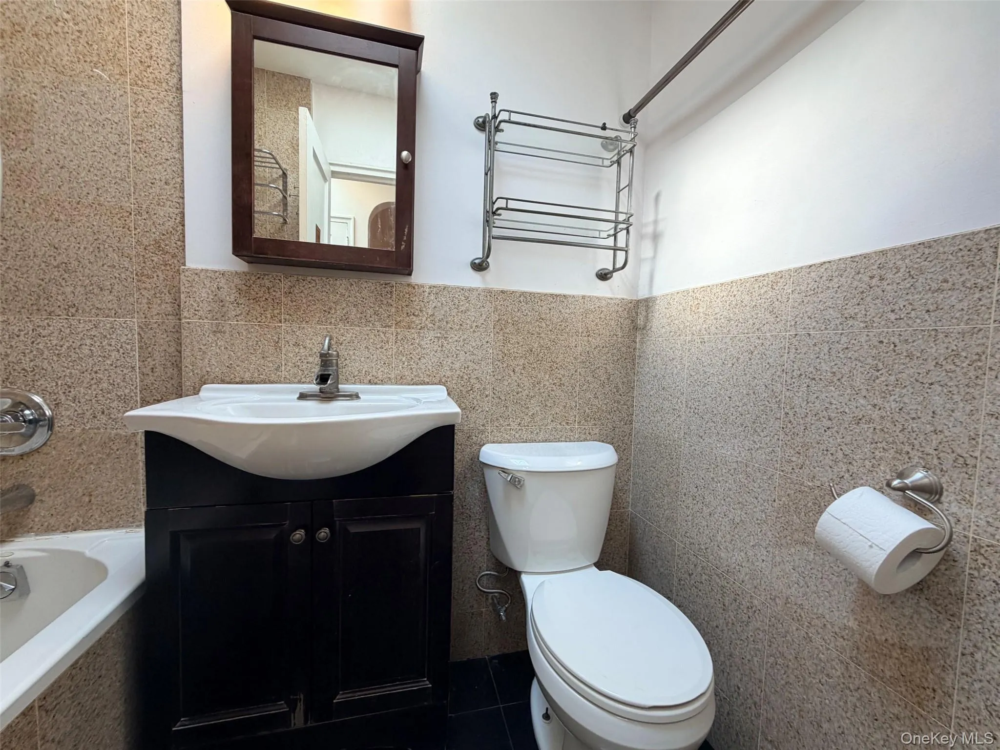 Bathroom w Skylight Bathroom w Skylight